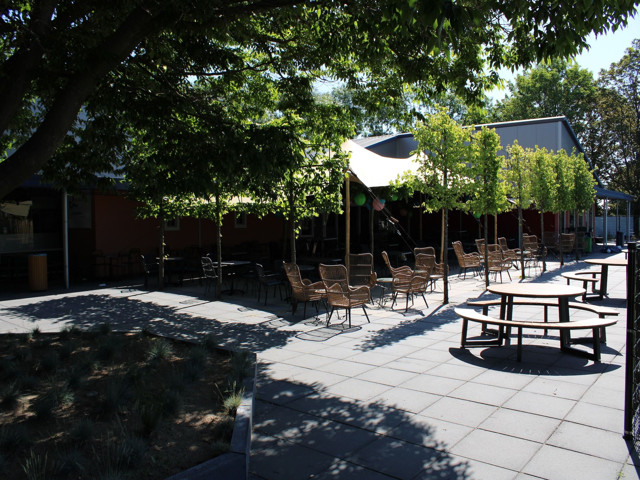 Parkfaciliteiten bij Recreatiepark Rhederlaagse Meren 16 in Lathum