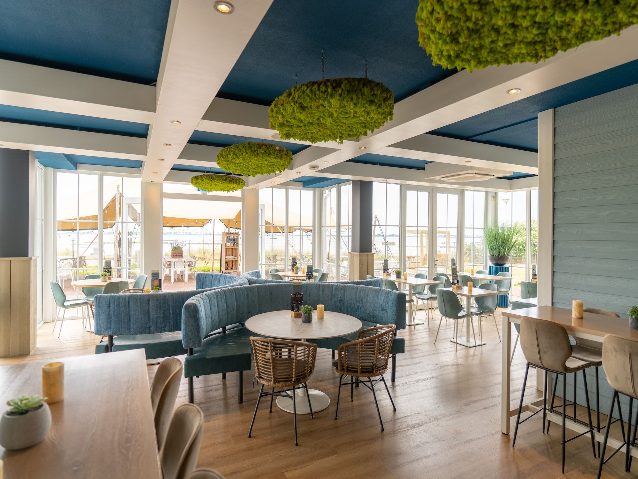 Parkfaciliteiten bij Vakantiepark Cape Helius 24 in Hellevoetsluis