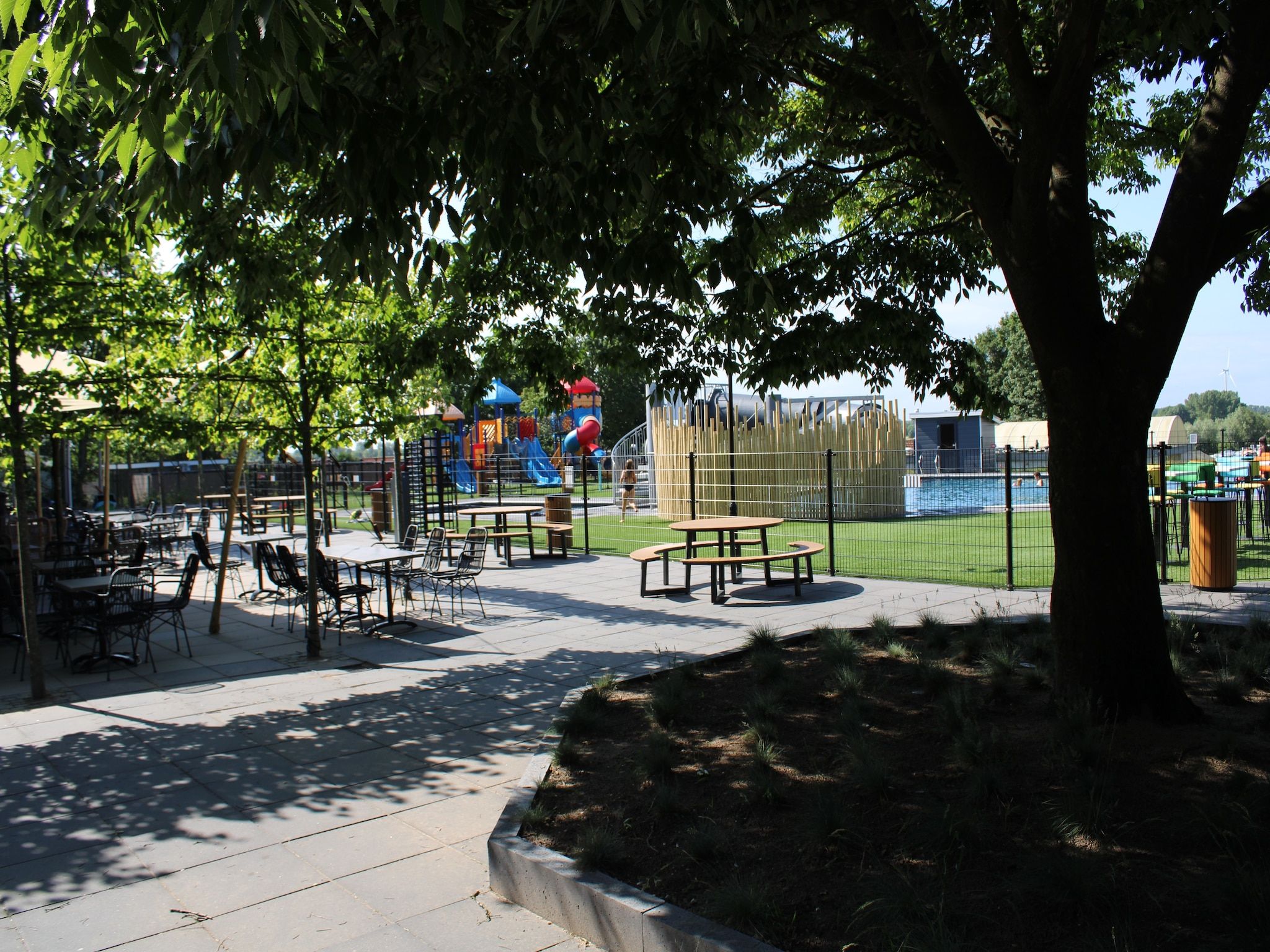 Parkfaciliteiten bij Recreatiepark Rhederlaagse Meren 3 in Lathum