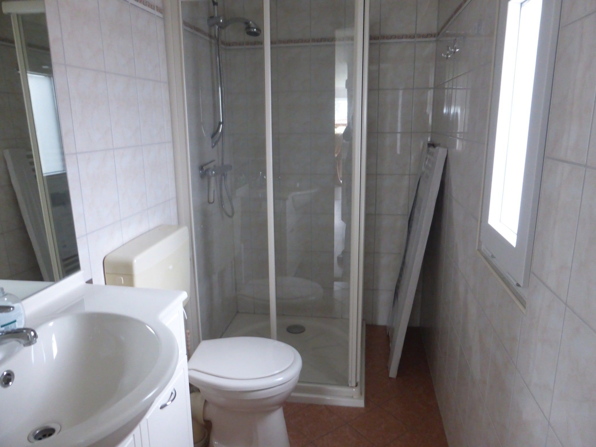 De badkamer van Recreatiepark Rhederlaagse Meren 3 in Lathum