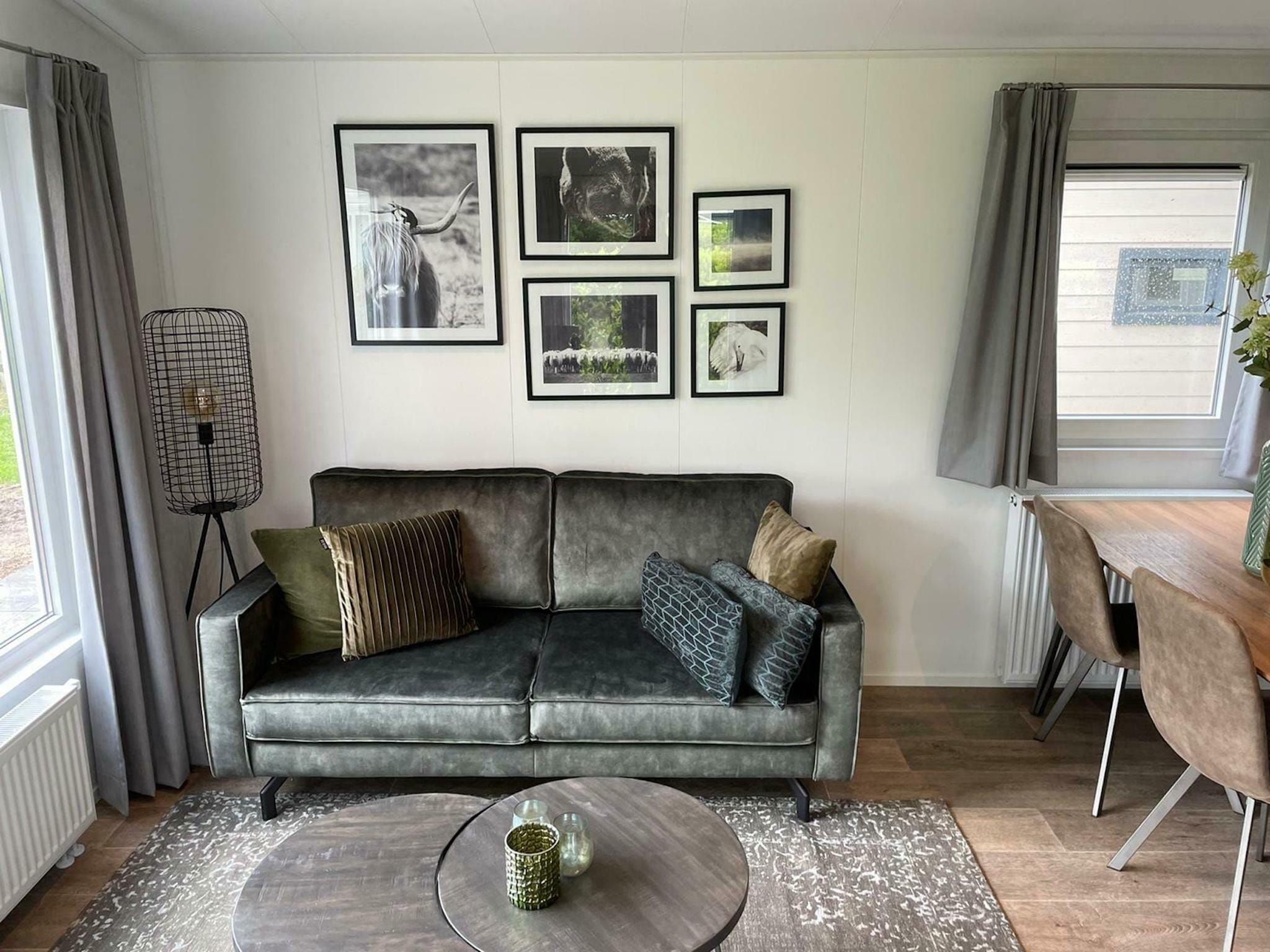 De woonkamer van Recreatiepark Rhederlaagse Meren 4 in Lathum