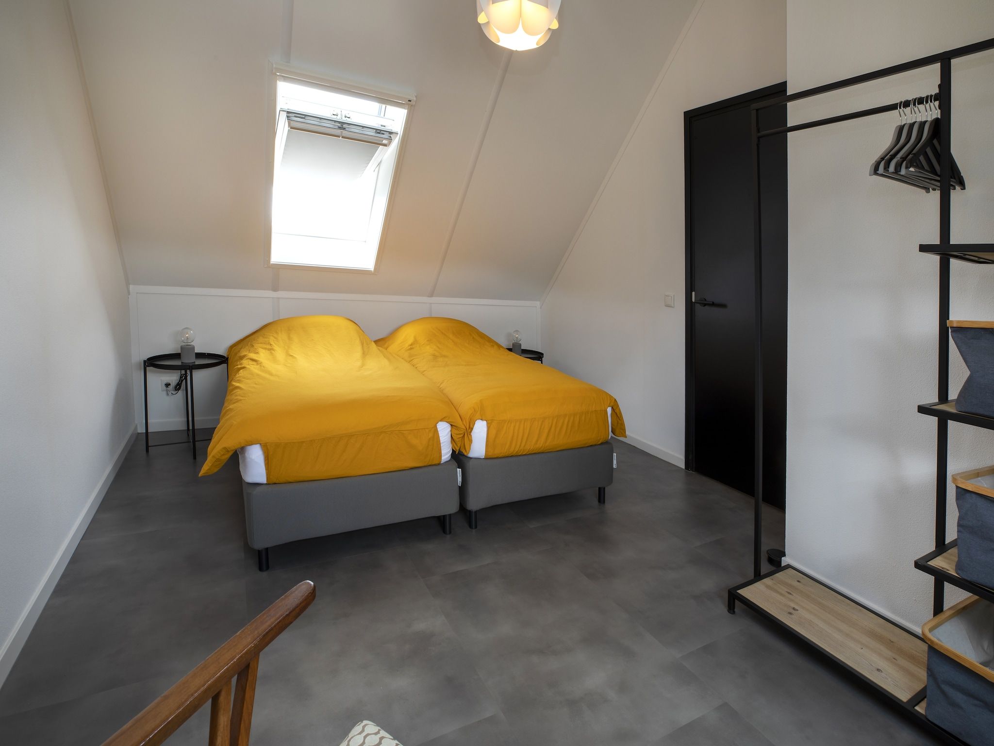 Een slaapkamer van Landgoed Eysinga State 5 in Sint Nicolaasga