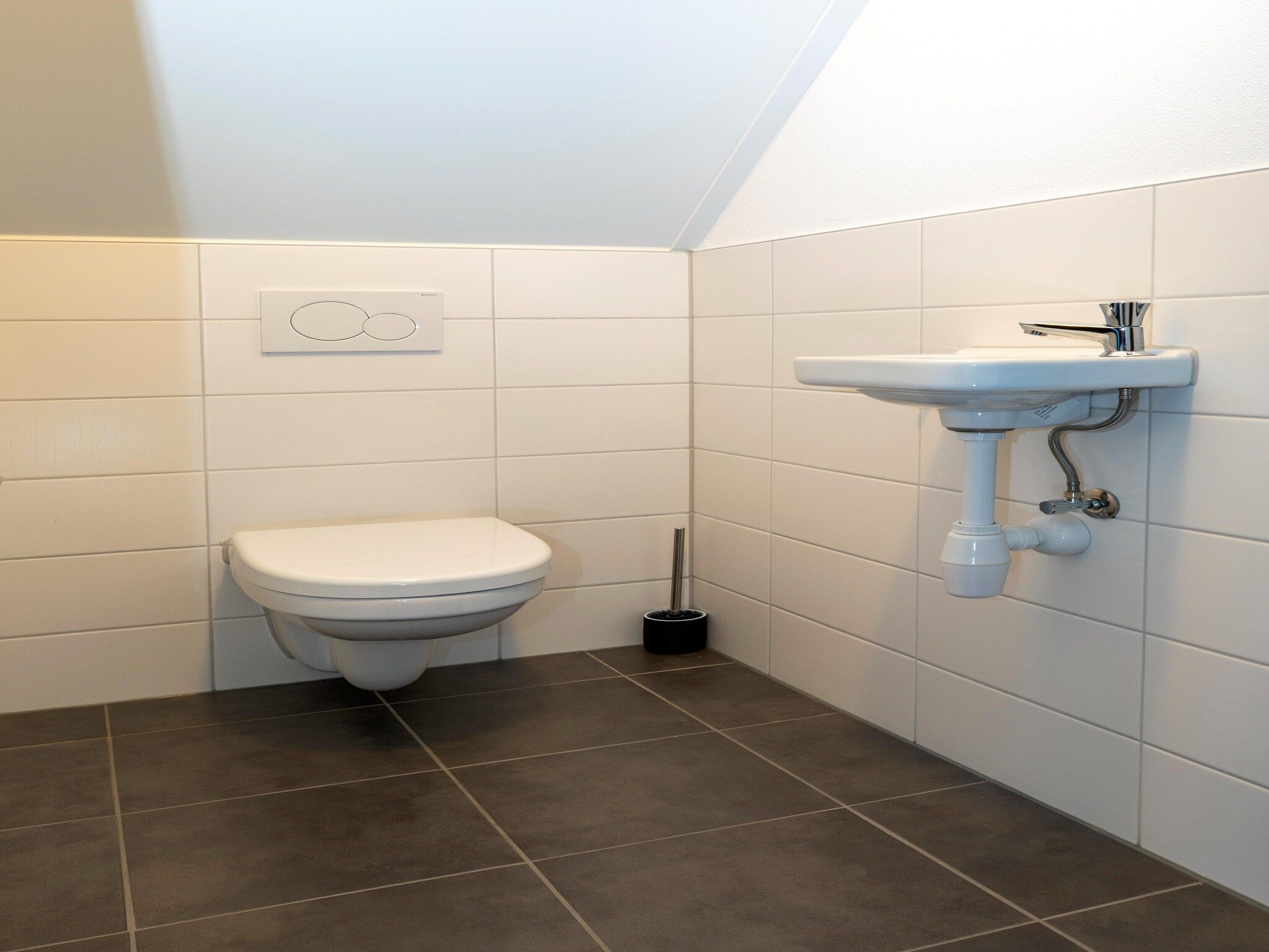 De badkamer van Landgoed Eysinga State 5 in Sint Nicolaasga