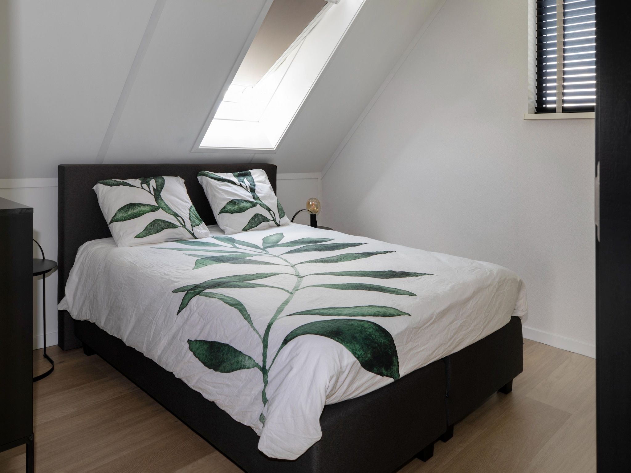 Een slaapkamer van Landgoed Eysinga State 6 in Sint Nicolaasga