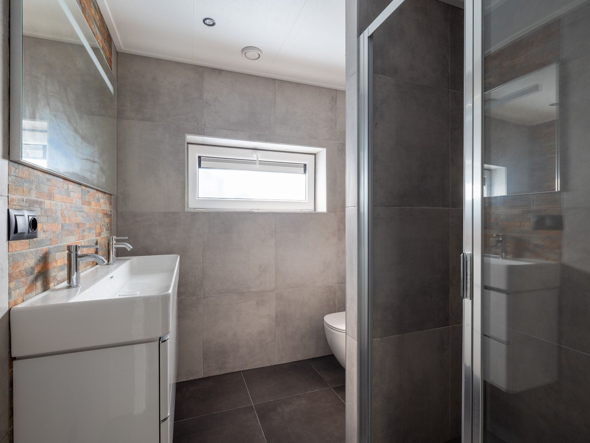 De badkamer van Vakantiepark De Rimboe & De Woeste Hoogte 38 in Hoenderloo