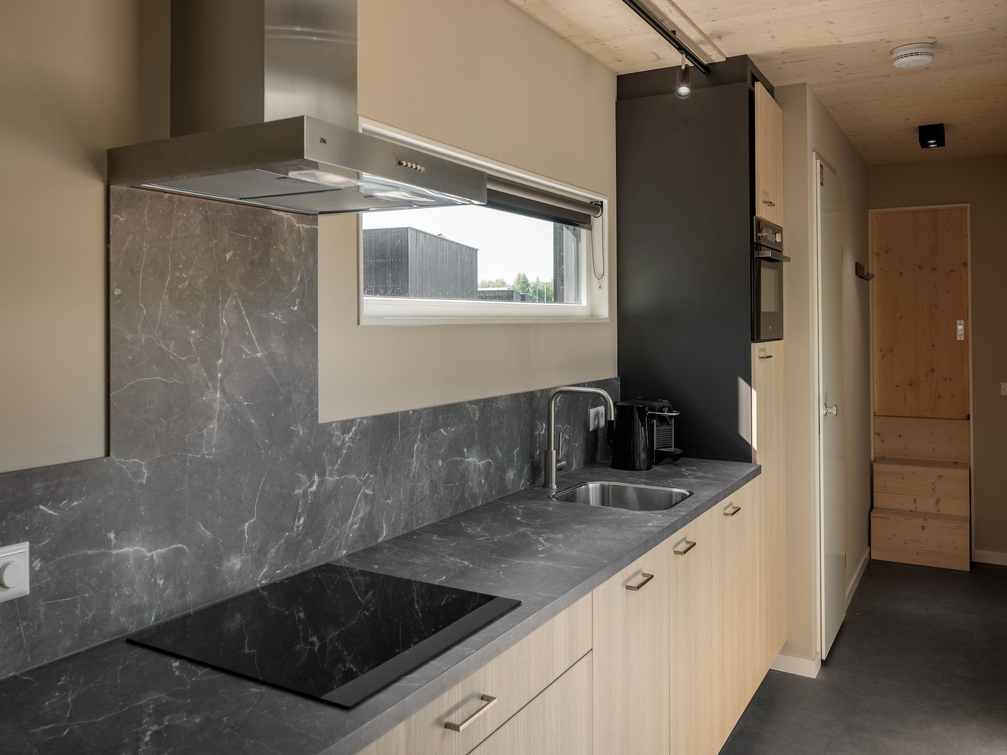 De keuken van Noordzee Résidence De Banjaard 23 in Kamperland