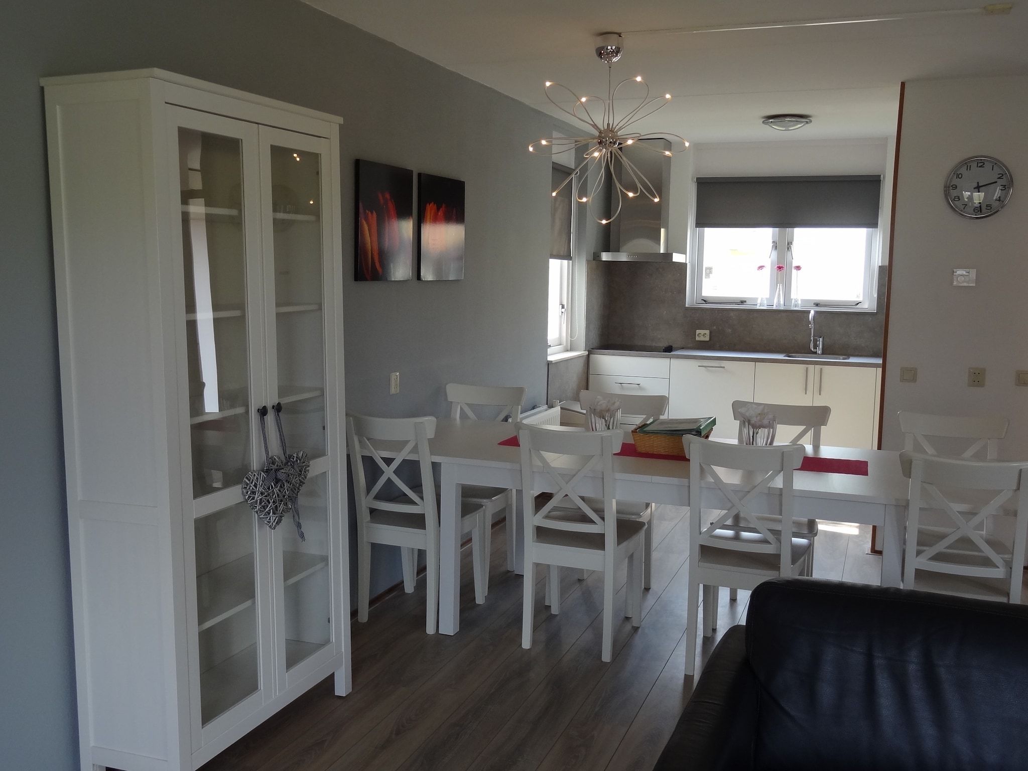 De woonkamer van Villapark De Oesterbaai 15 in Wemeldinge