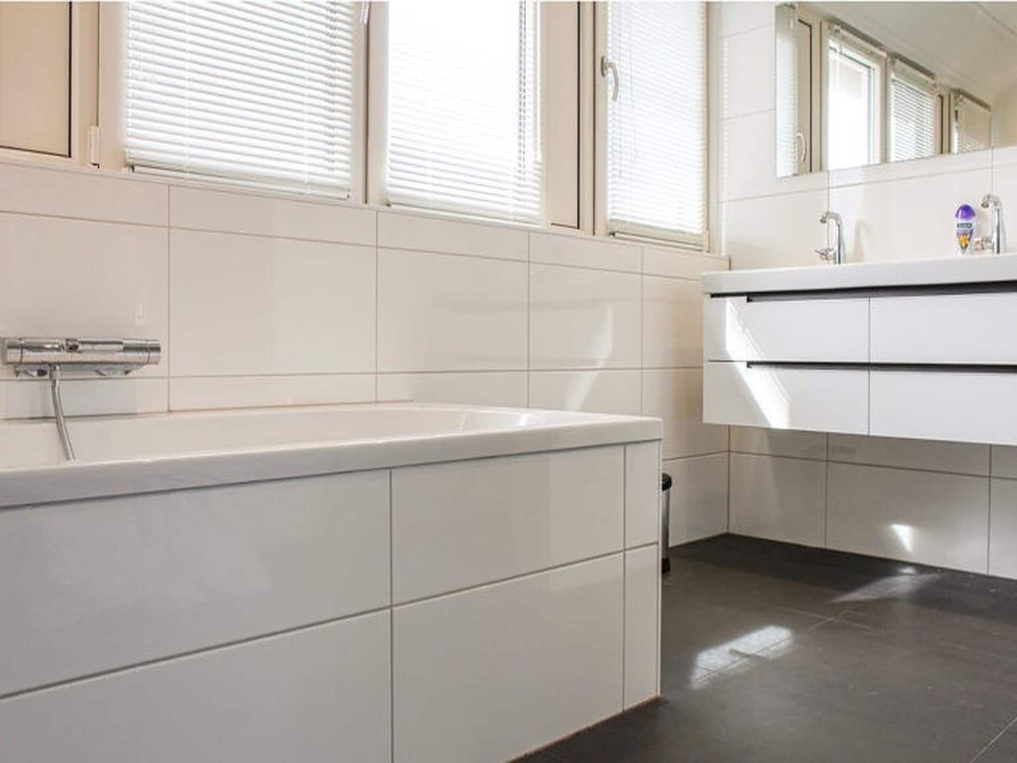 De badkamer van Recreatiepark Idskenhuizen 2 in Idskenhuizen