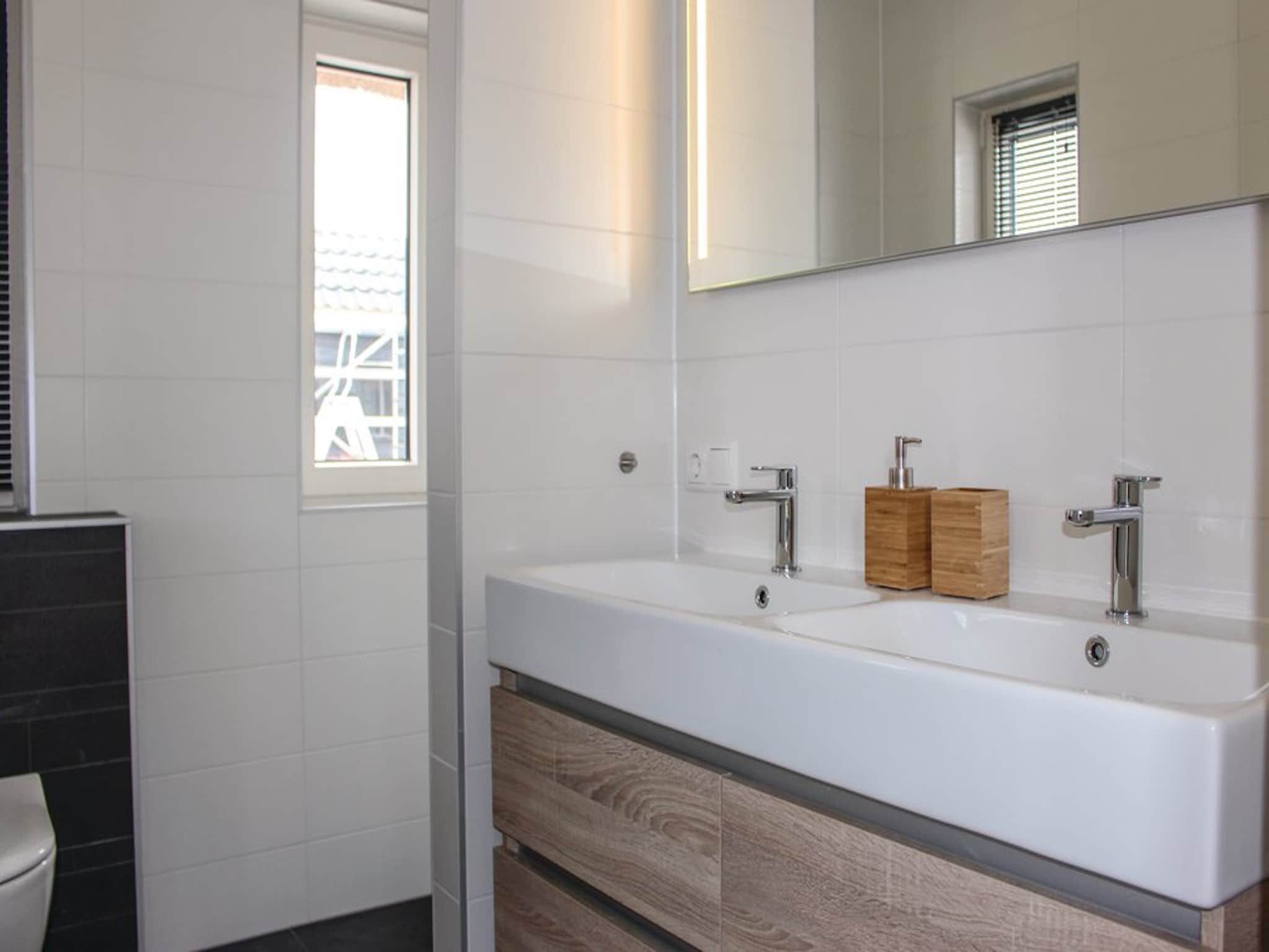 De badkamer van Recreatiepark Idskenhuizen 3 in Idskenhuizen