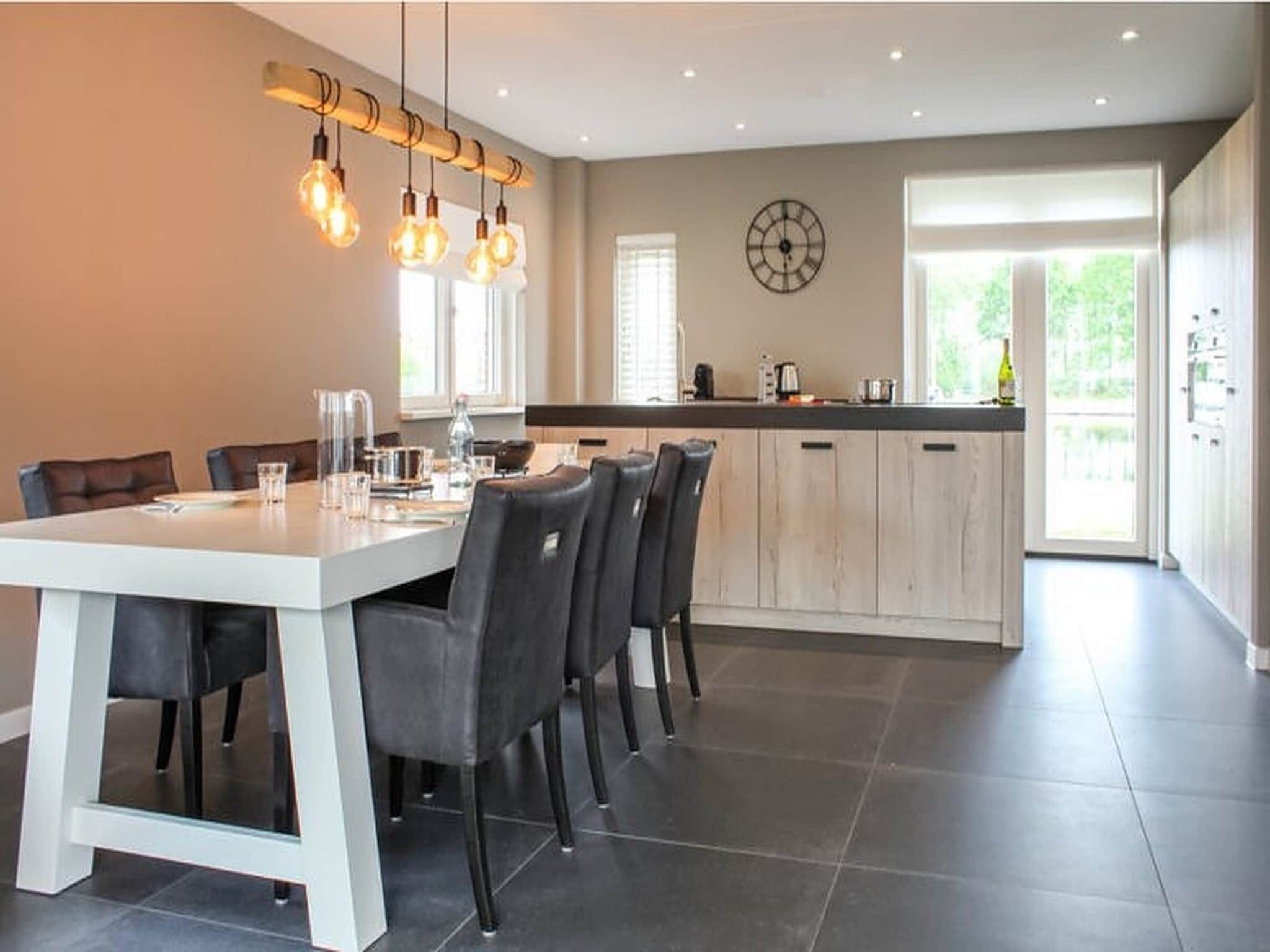 De eetkamer van Recreatiepark Idskenhuizen 1 in Idskenhuizen