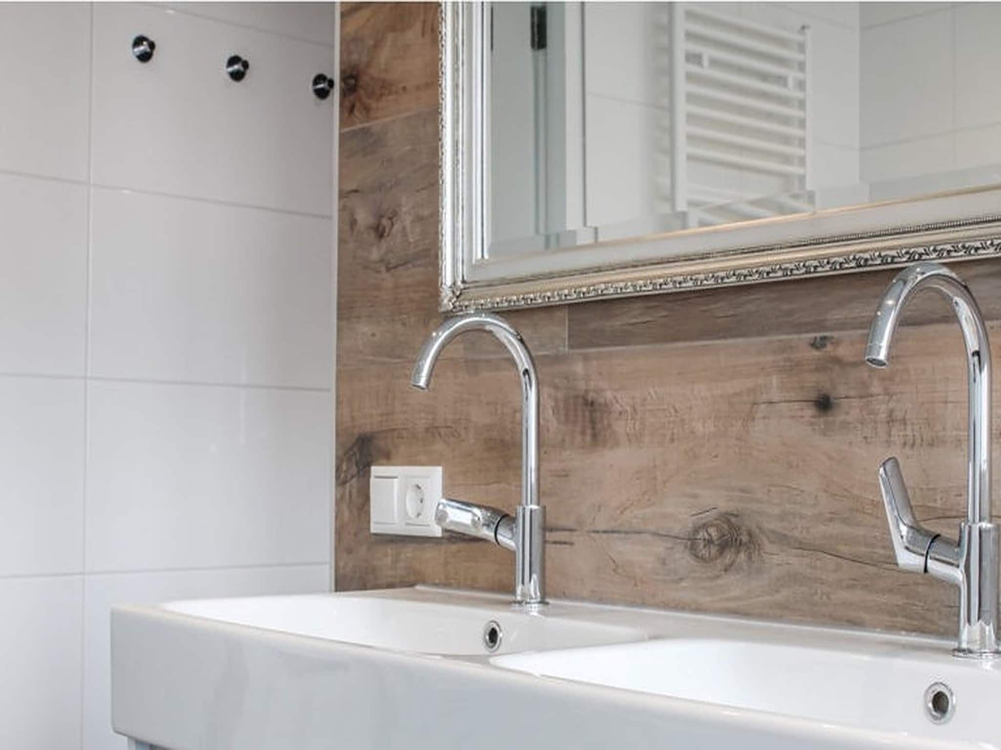 De badkamer van Recreatiepark Idskenhuizen 1 in Idskenhuizen