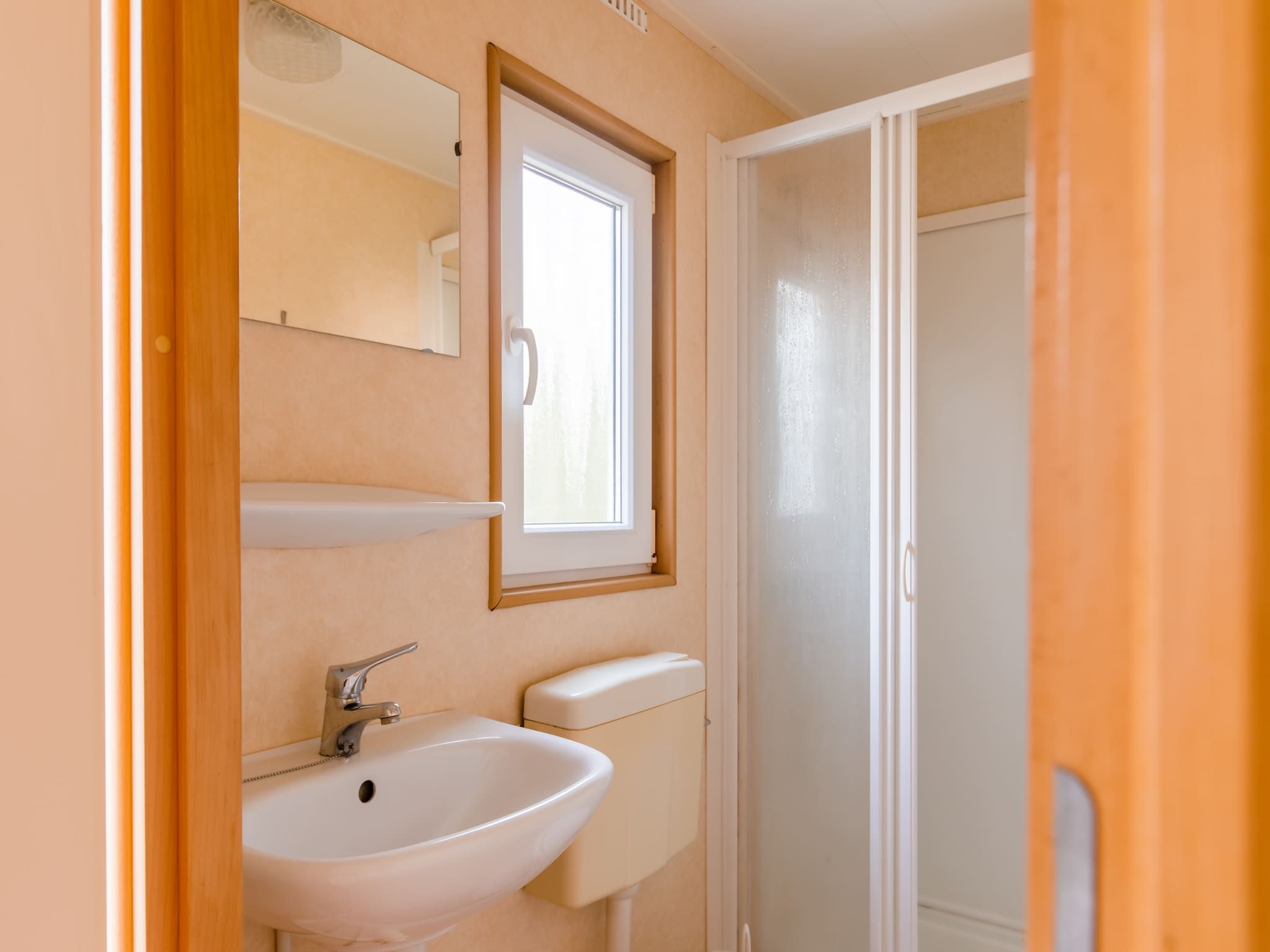 De badkamer van Vakantiepark Leukermeer 1 in Well