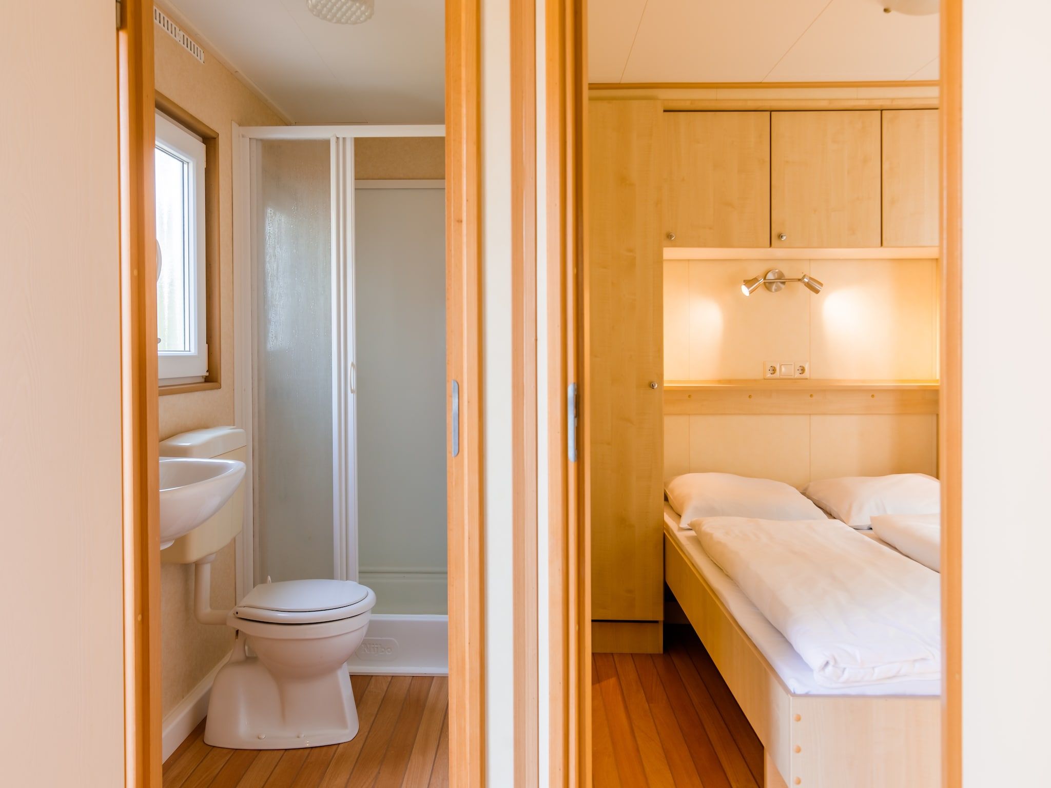 De badkamer van Vakantiepark Leukermeer 6 in Well