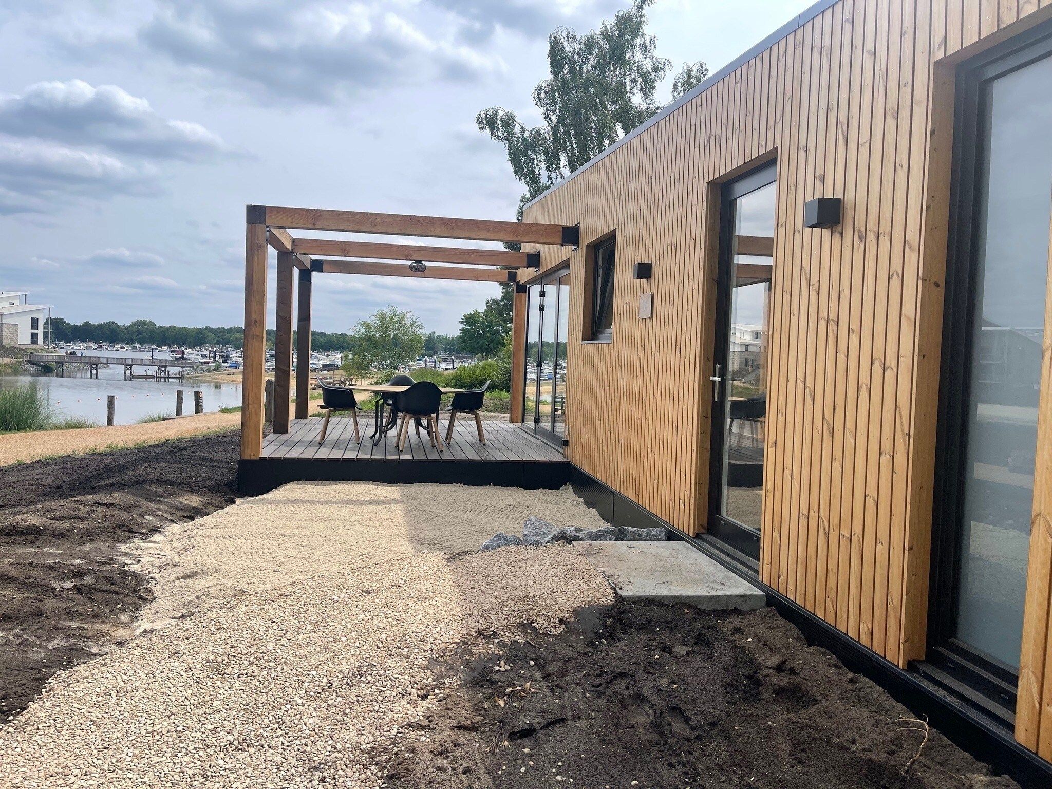 Het terras van Vakantiepark Leukermeer 7 in Well