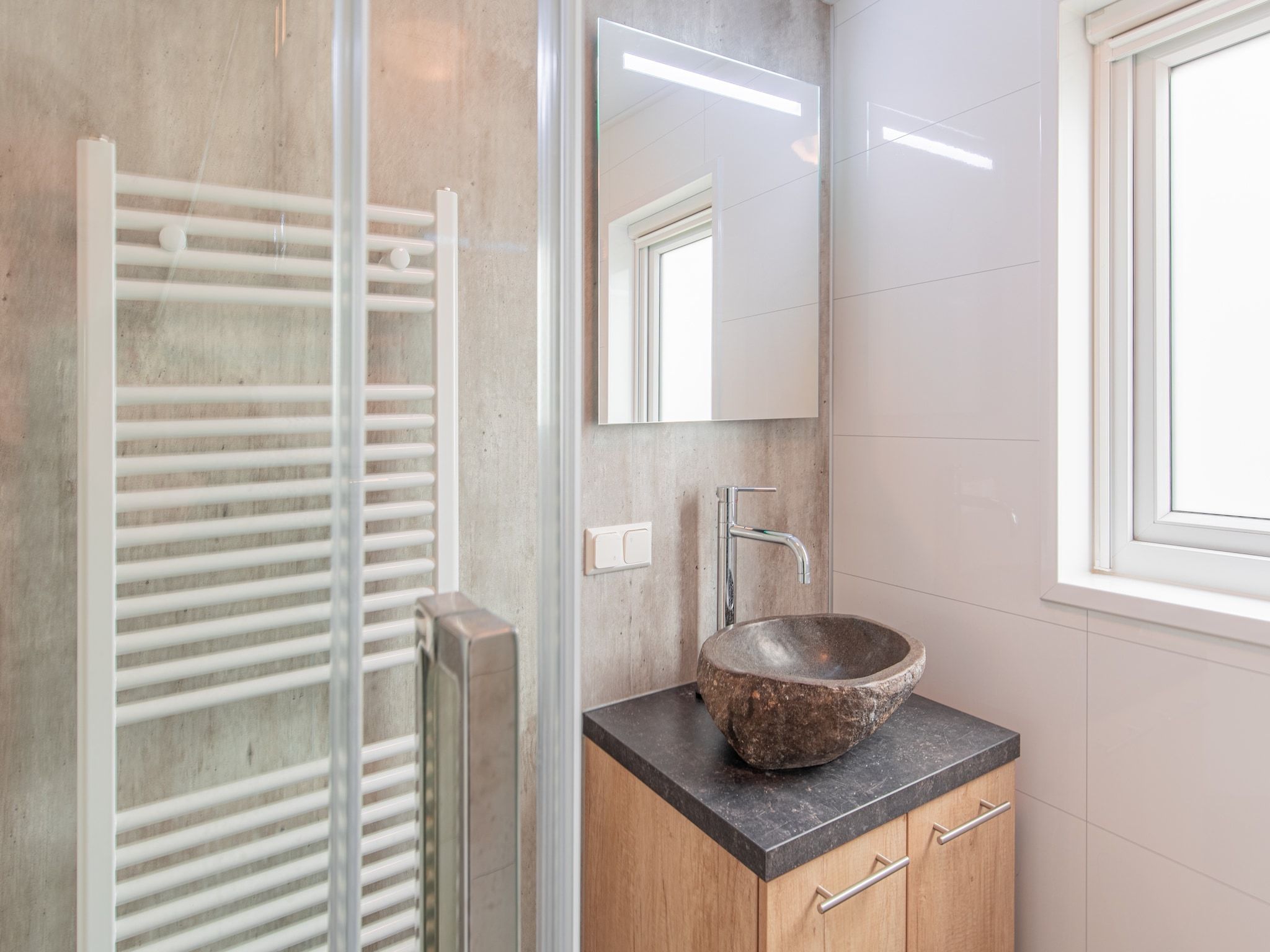 De badkamer van Vakantiepark Leukermeer 9 in Well