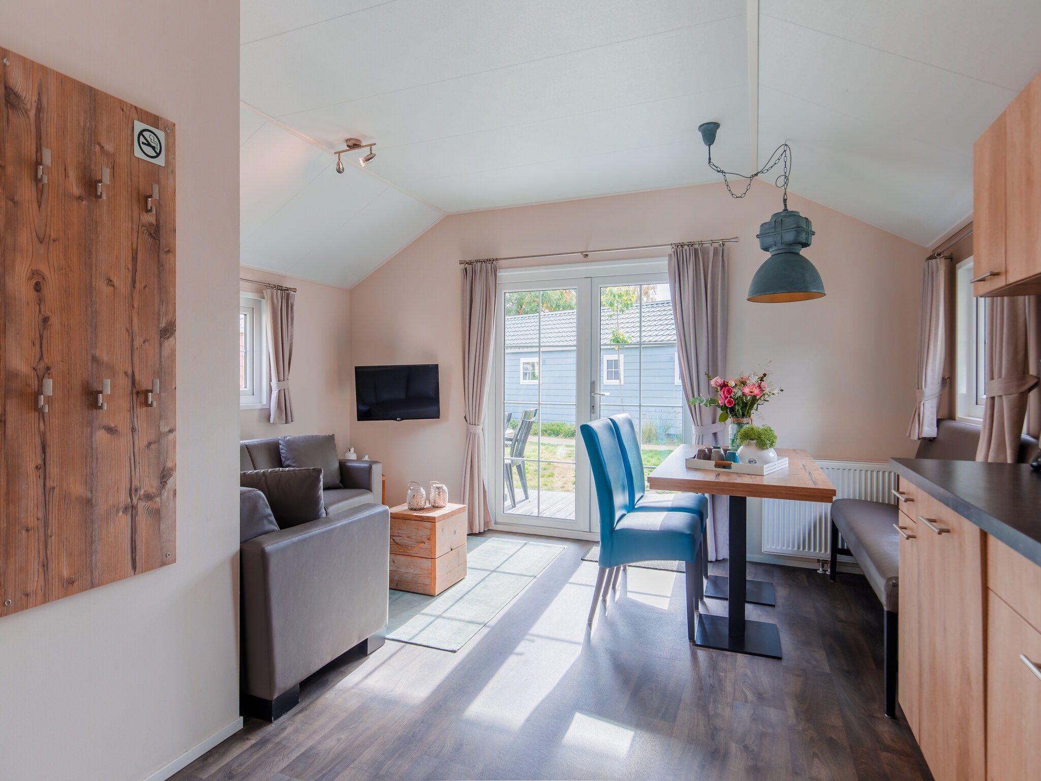 De woonkamer van Vakantiepark Leukermeer 11 in Well