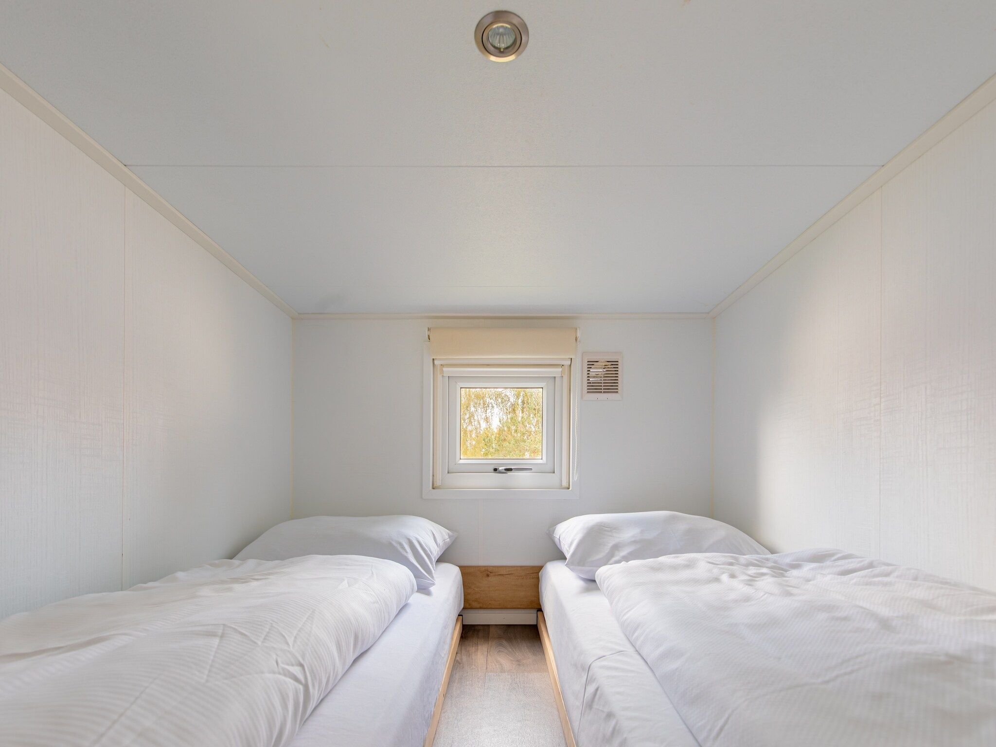 Een slaapkamer van Vakantiepark Leukermeer 12 in Well