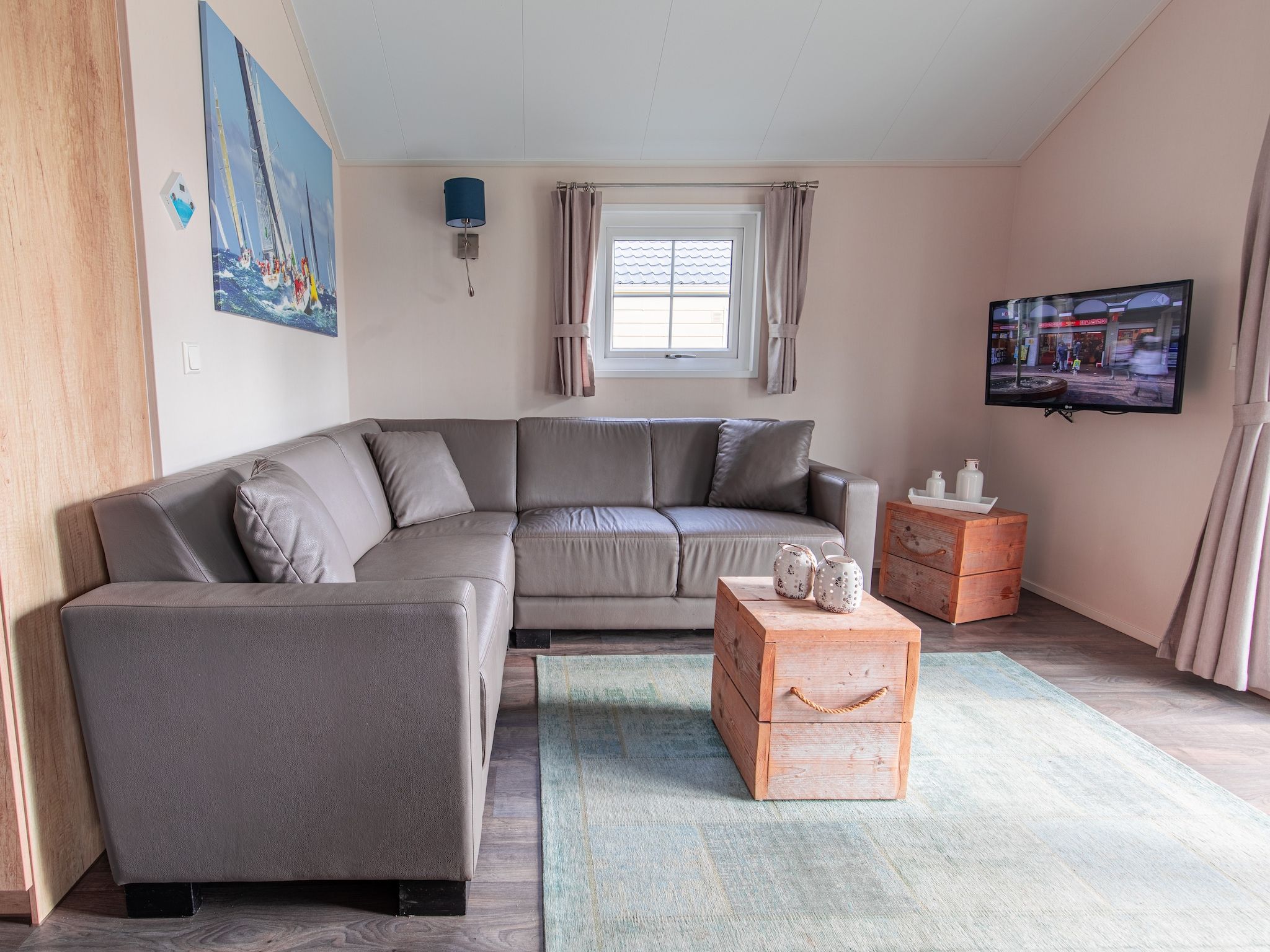 De woonkamer van Vakantiepark Leukermeer 12 in Well