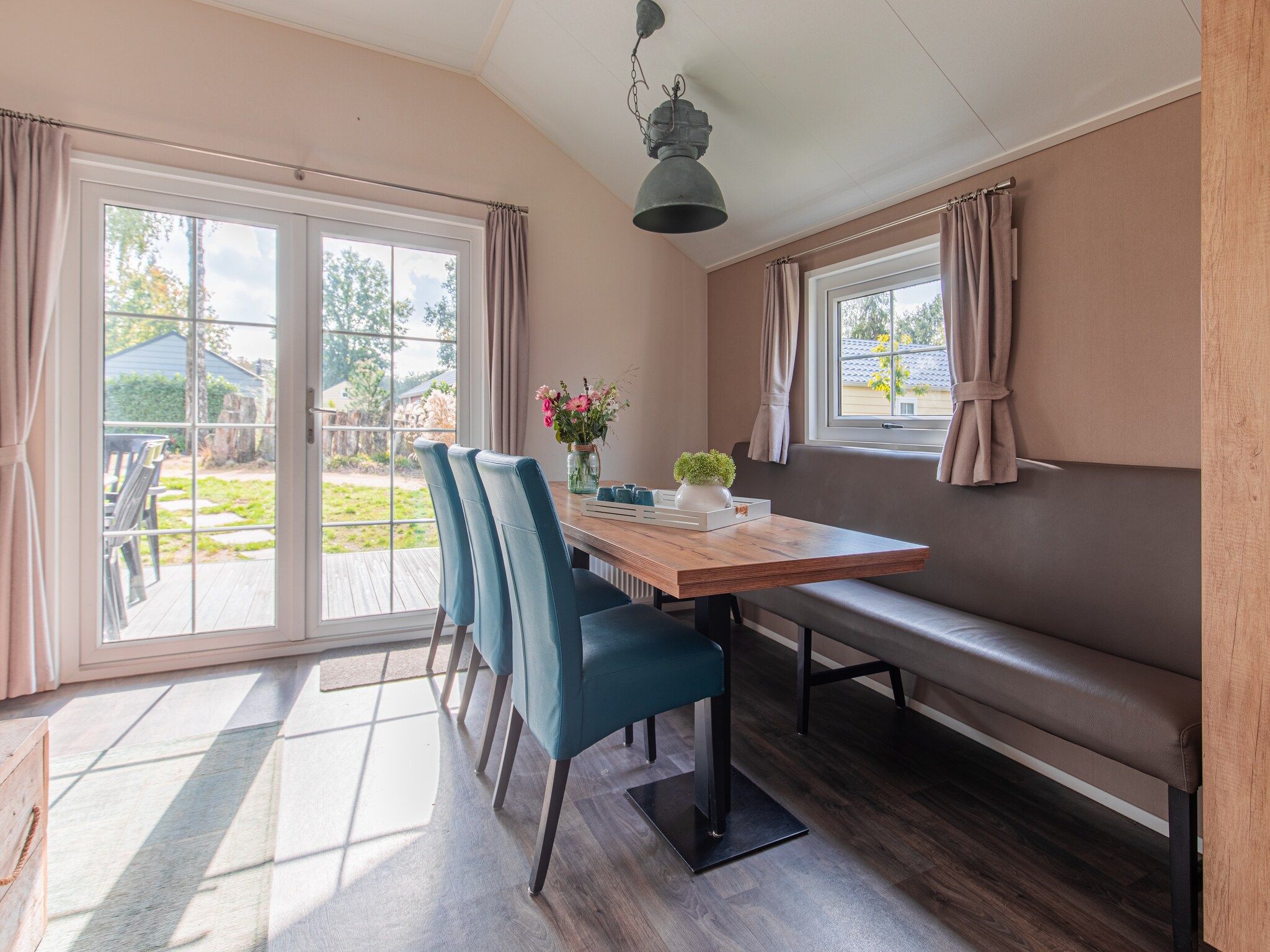 De woonkamer van Vakantiepark Leukermeer 12 in Well