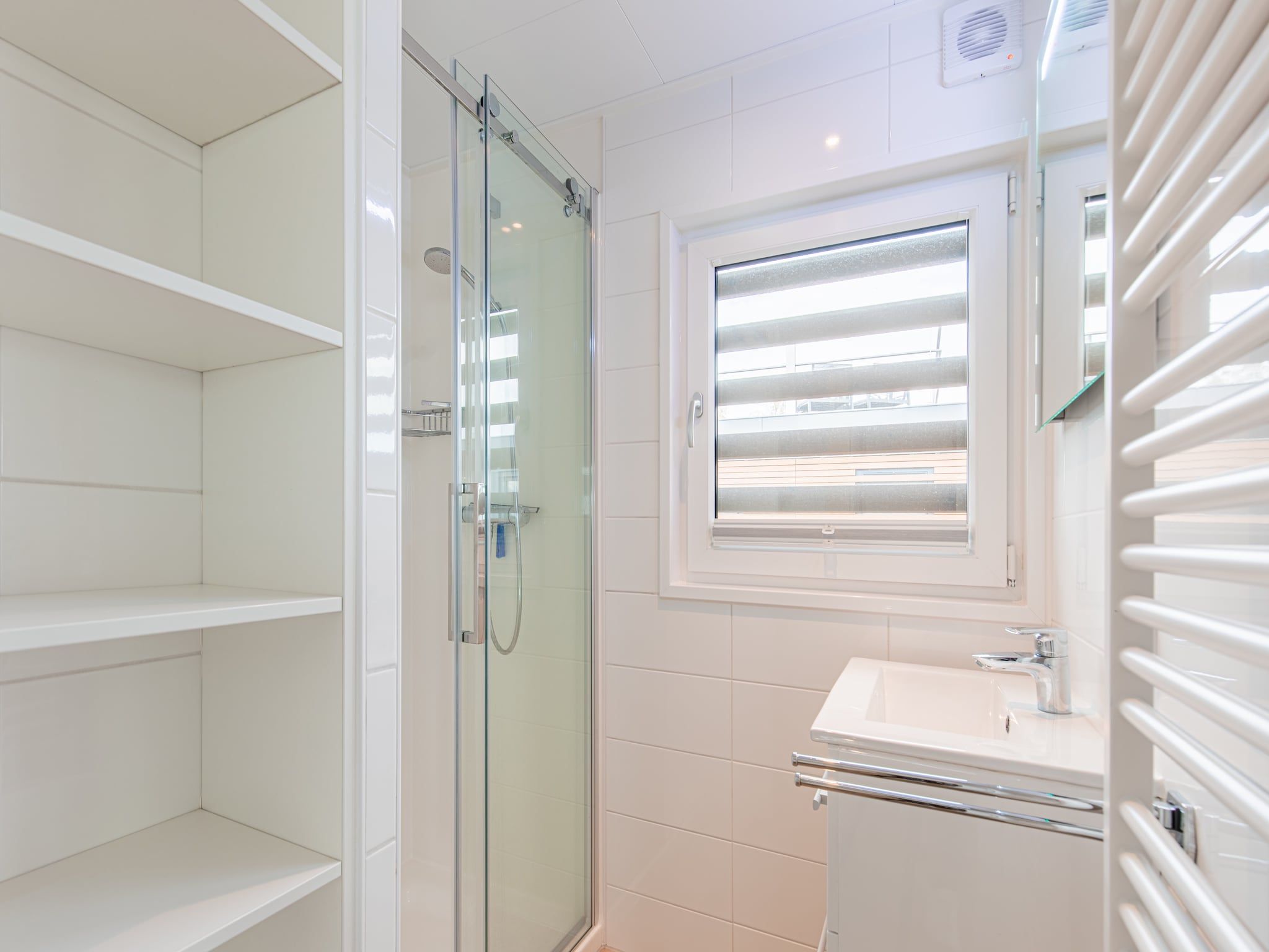 De badkamer van Vakantiepark Leukermeer 9 in Well