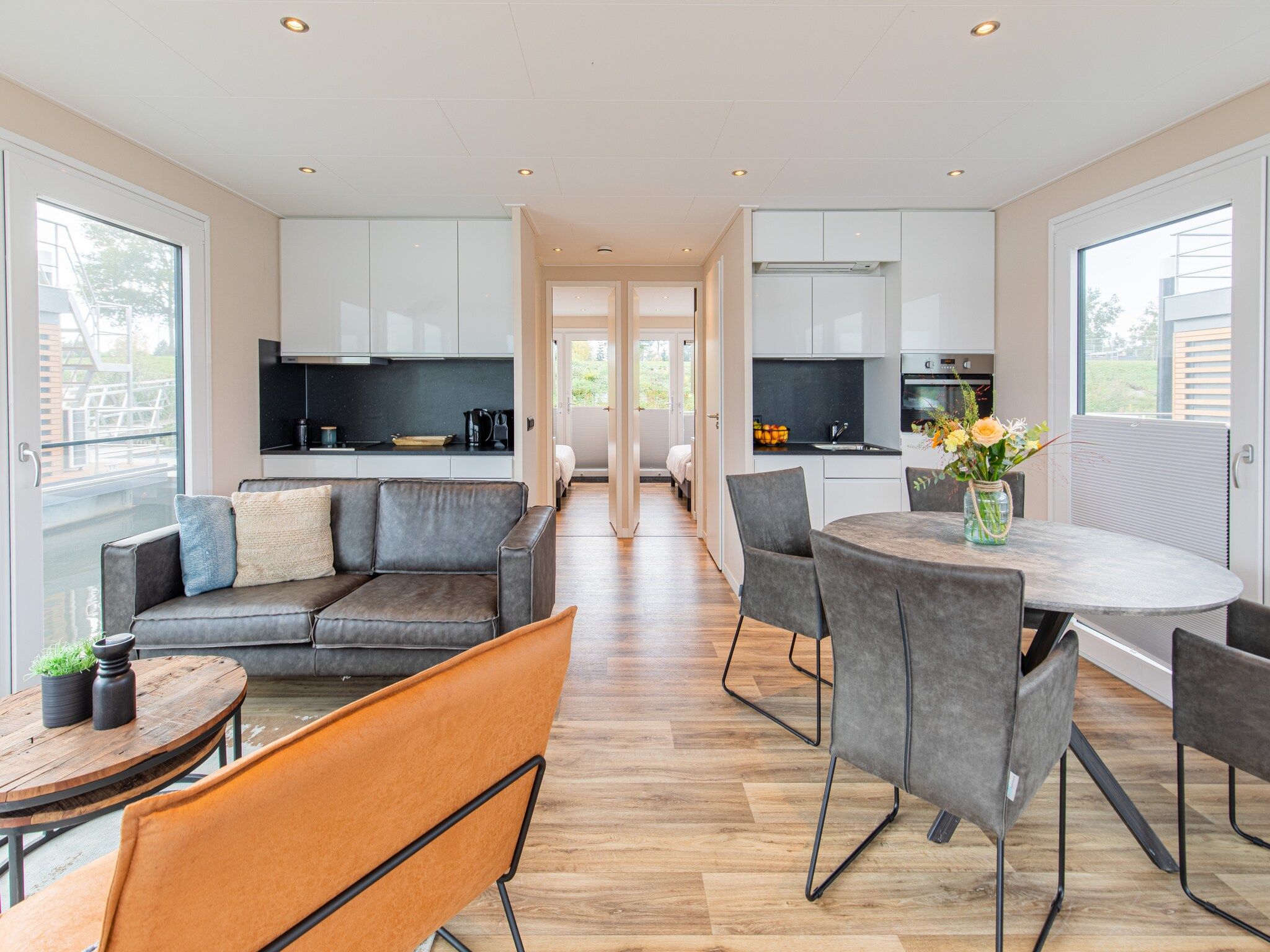 De woonkamer van Vakantiepark Leukermeer 9 in Well