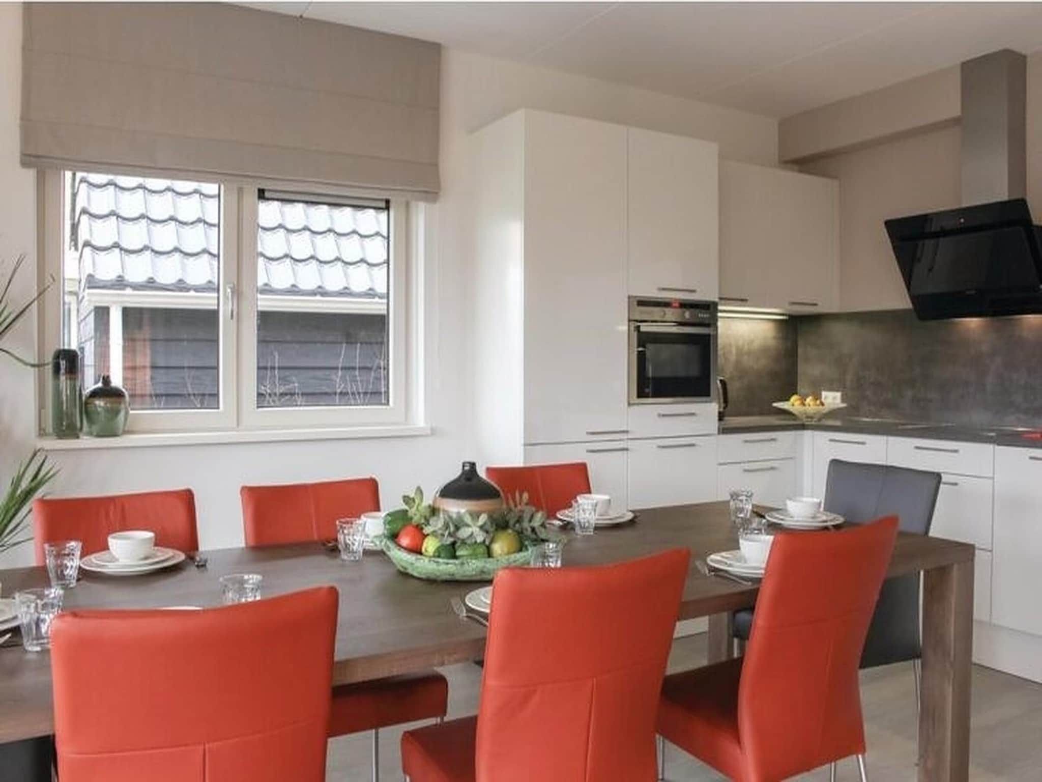 De eetkamer van Recreatiepark Idskenhuizen 6 in Idskenhuizen