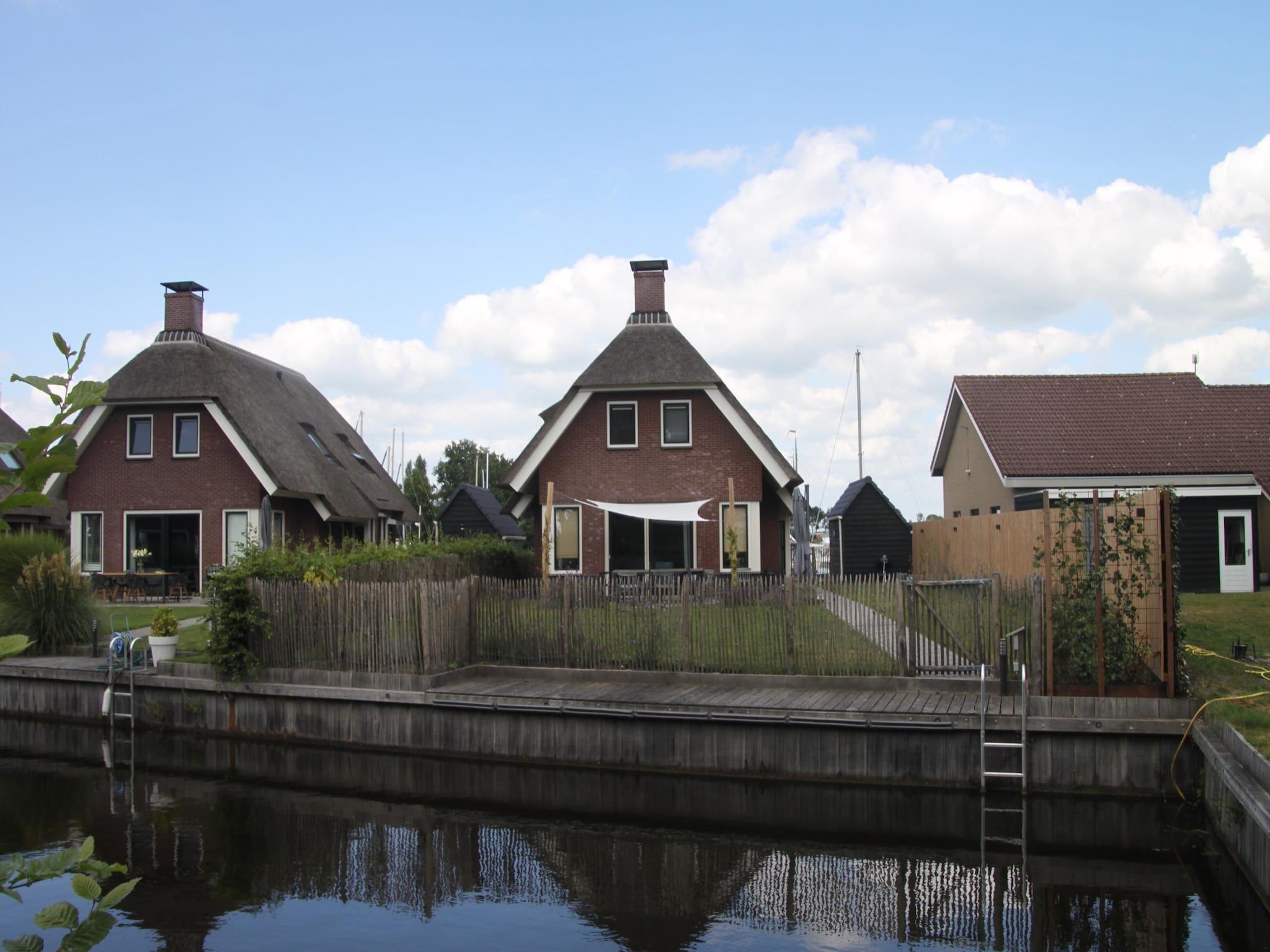 De buitenkant van Recreatiepark Idskenhuizen 8 in Idskenhuizen