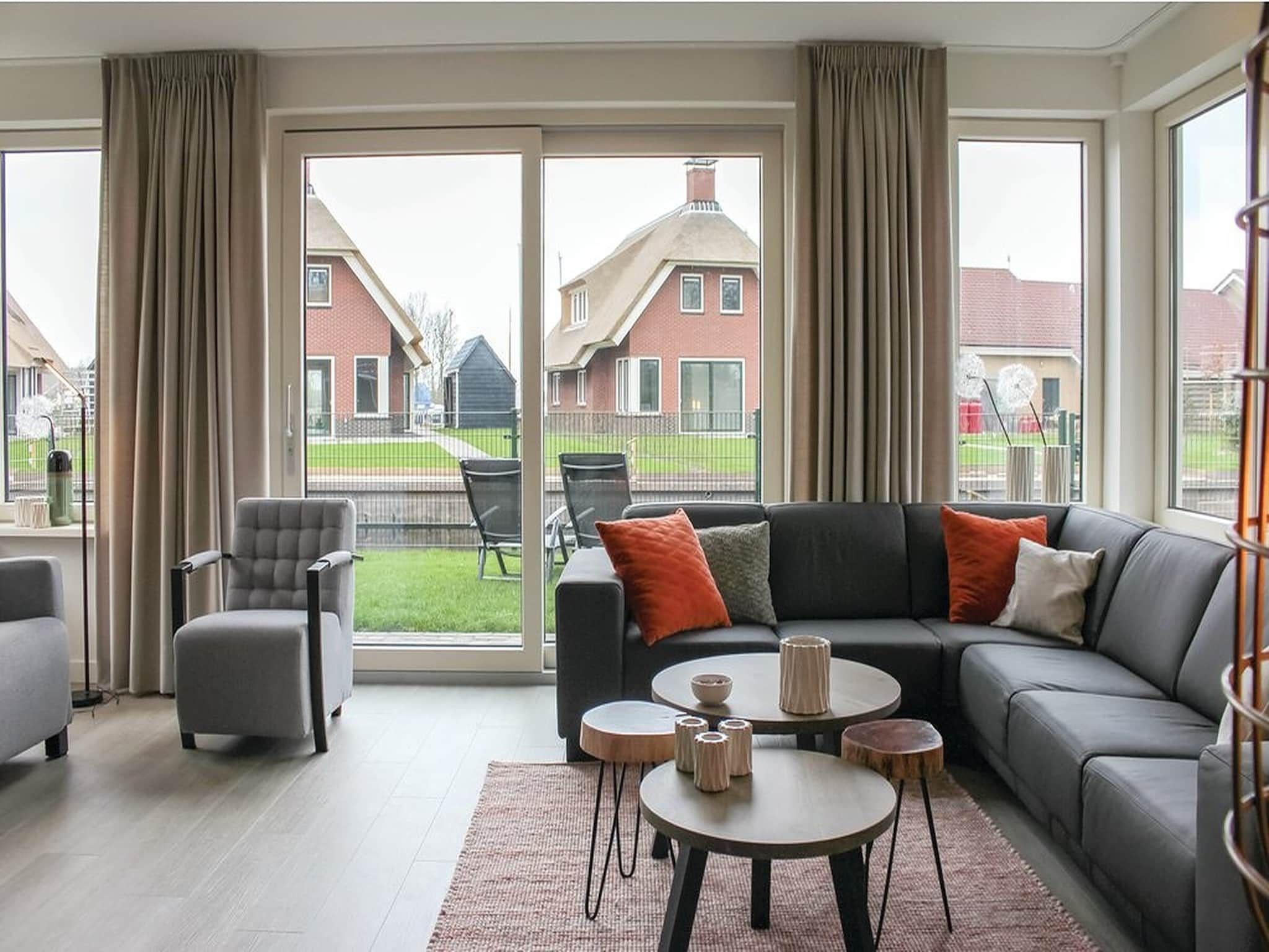 De woonkamer van Recreatiepark Idskenhuizen 9 in Idskenhuizen