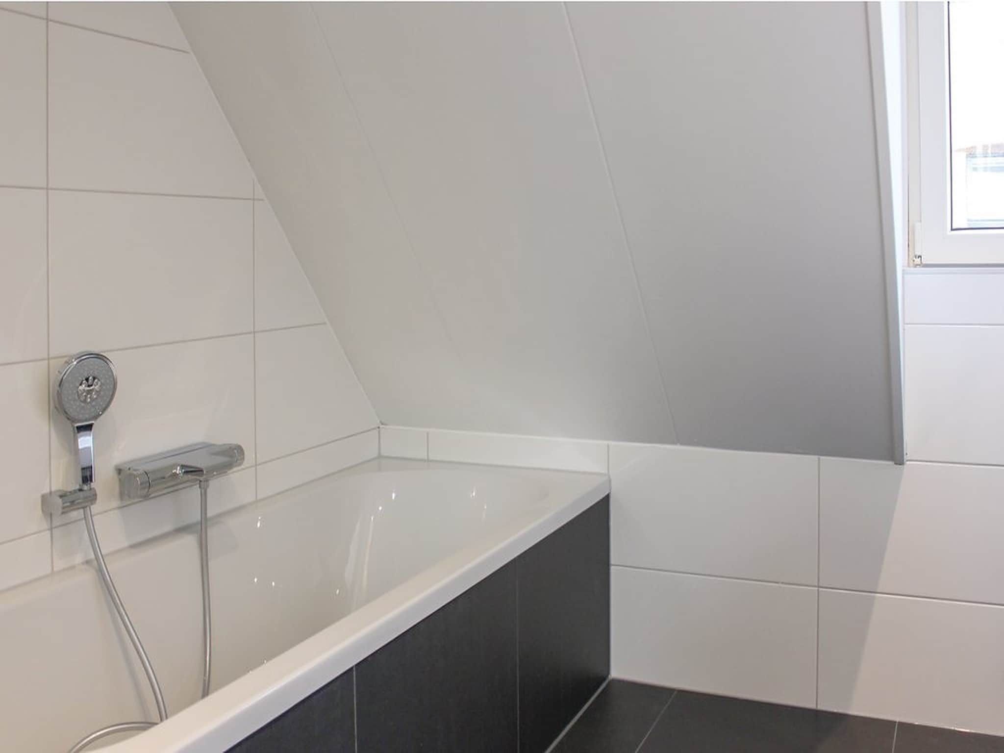 De badkamer van Recreatiepark Idskenhuizen 10 in Idskenhuizen