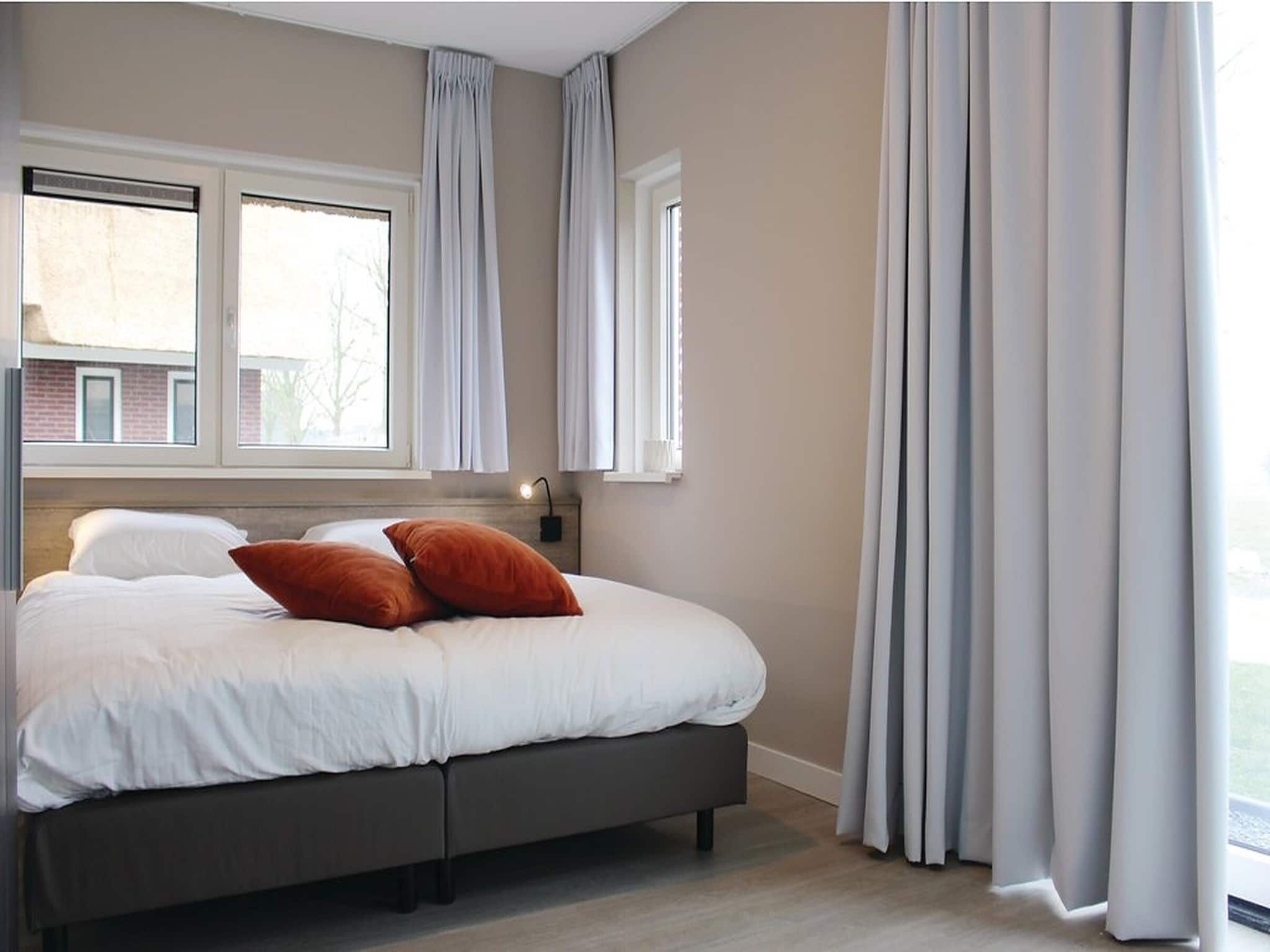 Een slaapkamer van Recreatiepark Idskenhuizen 10 in Idskenhuizen