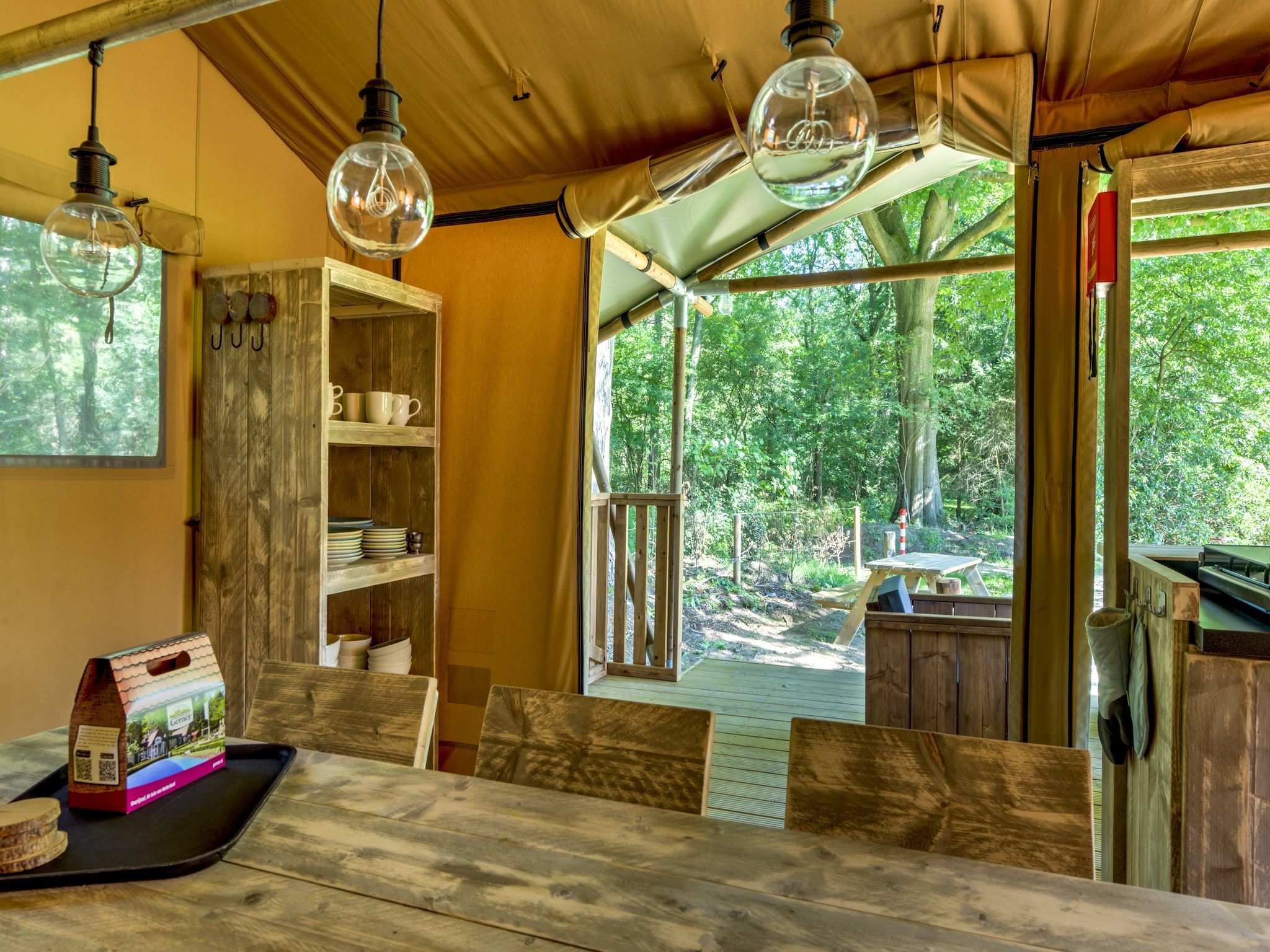 De eetkamer van Buitenplaats Gerner 8 in Dalfsen