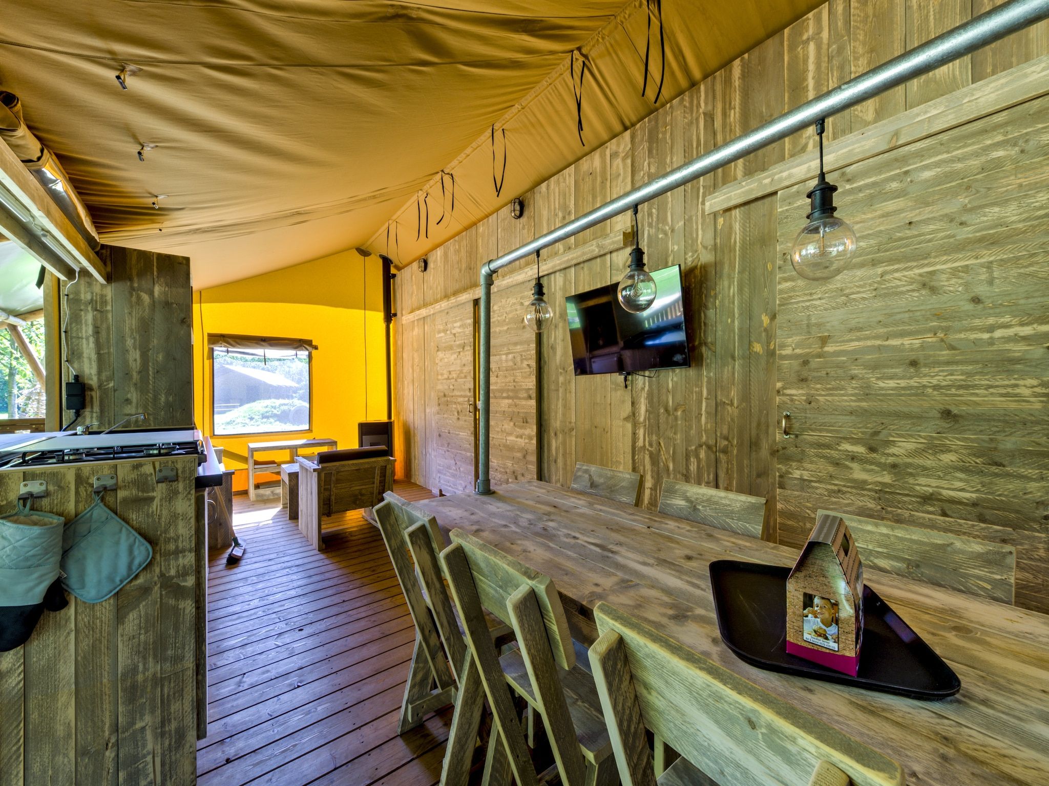 De eetkamer van Buitenplaats Gerner 8 in Dalfsen