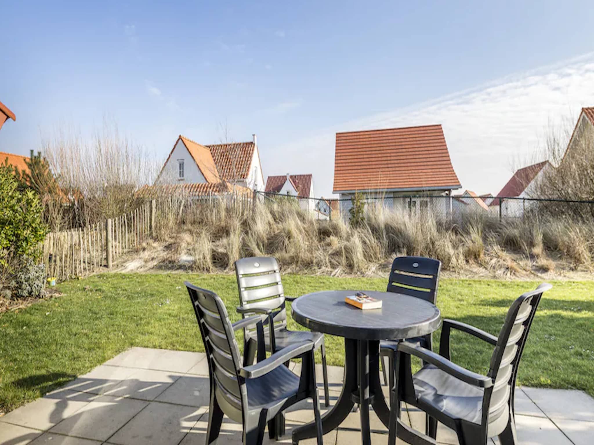 Het terras van Noordzee Residence Cadzand-Bad 22 in Cadzand-Bad