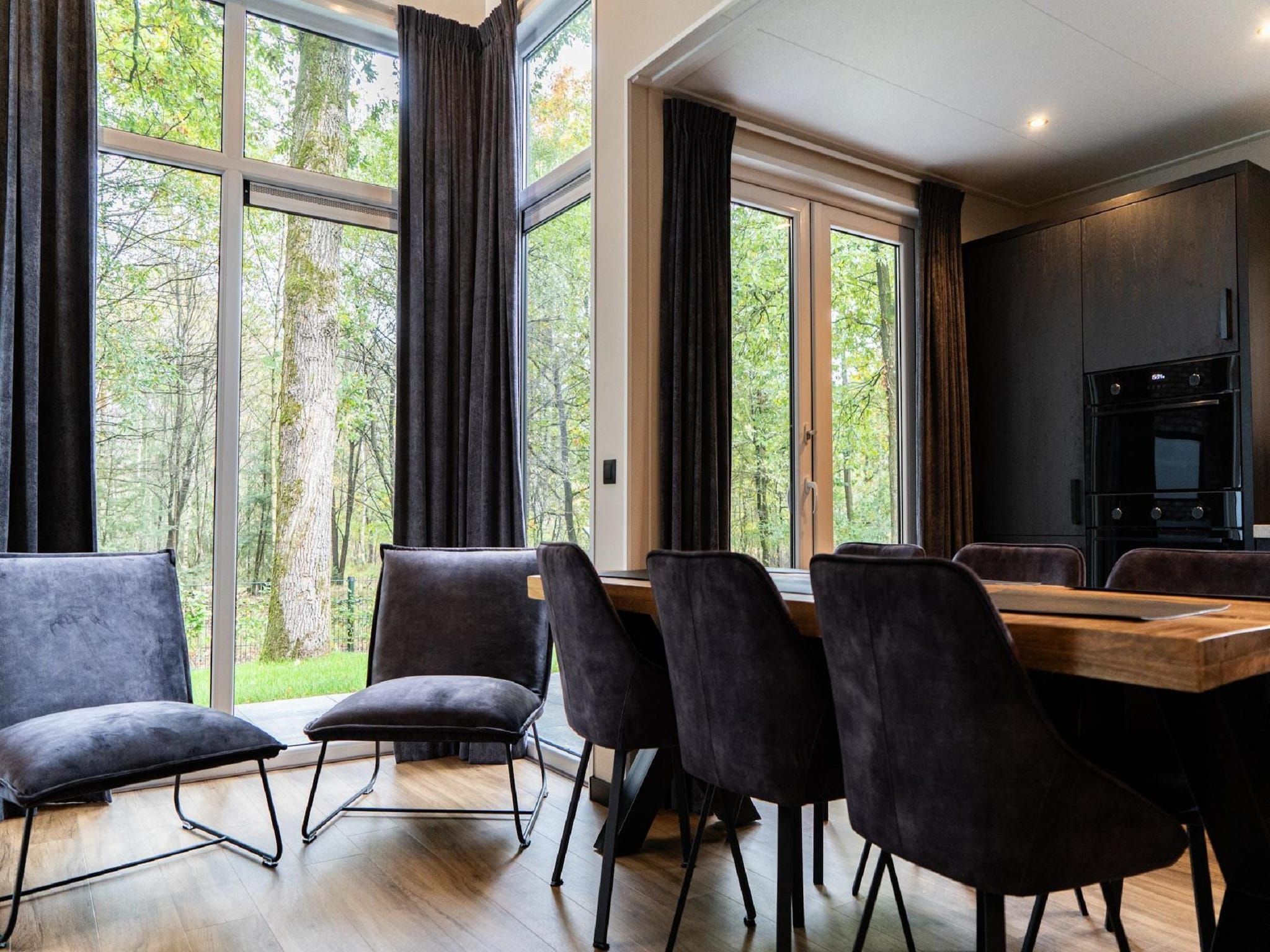 De woonkamer van Vakantiepark De Rimboe & De Woeste Hoogte 39 in Hoenderloo