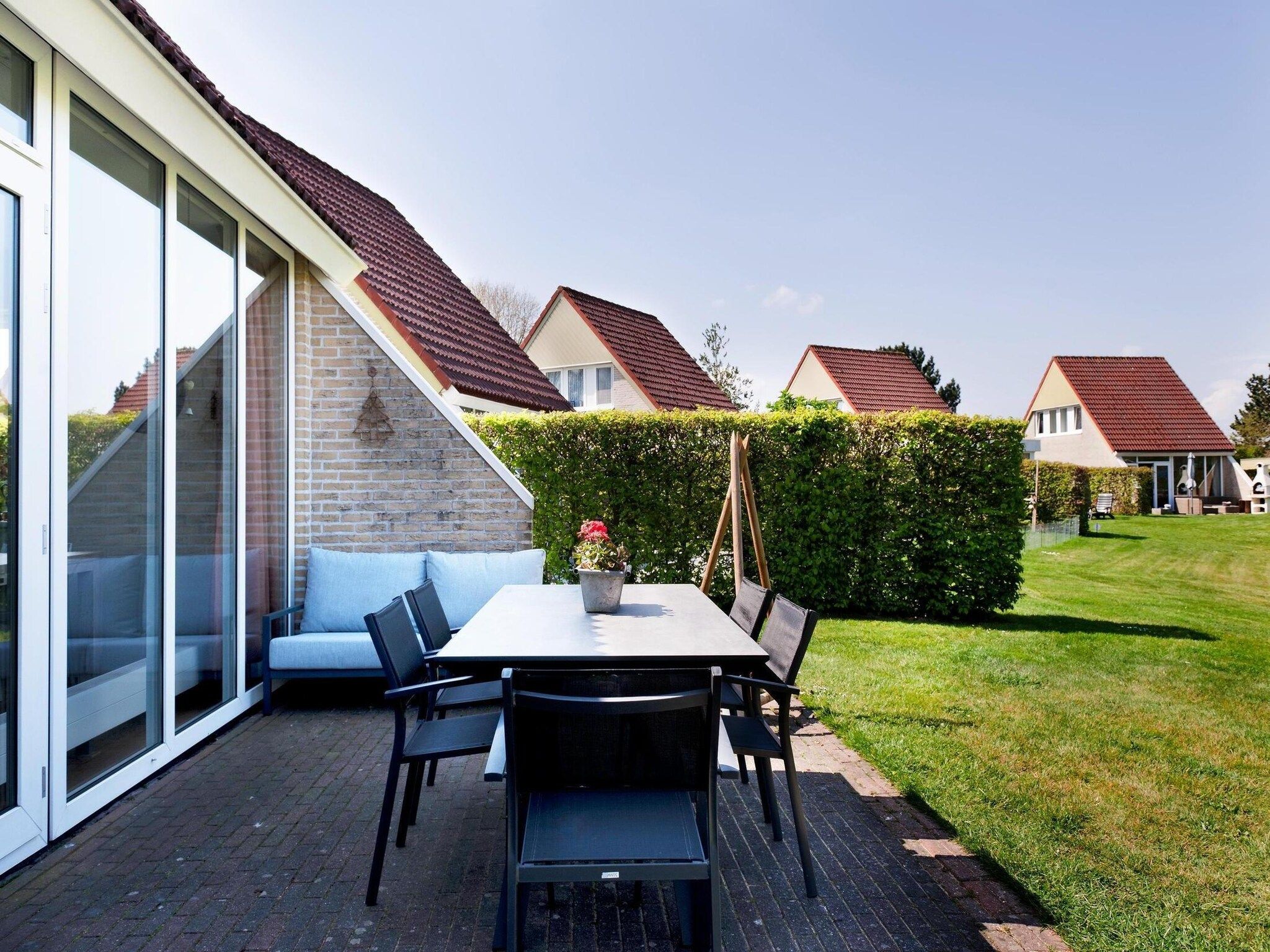 De buitenkant van 6 pers Renneborghuis Wellness Comfort met sauna in Groningen