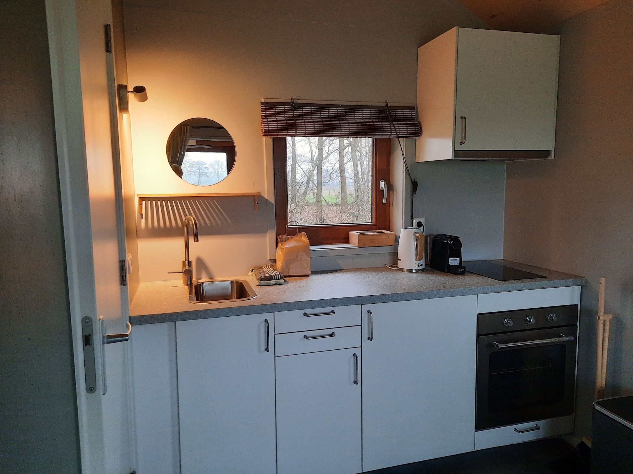 De keuken van Acker Lodges 1 in Ruinerwold