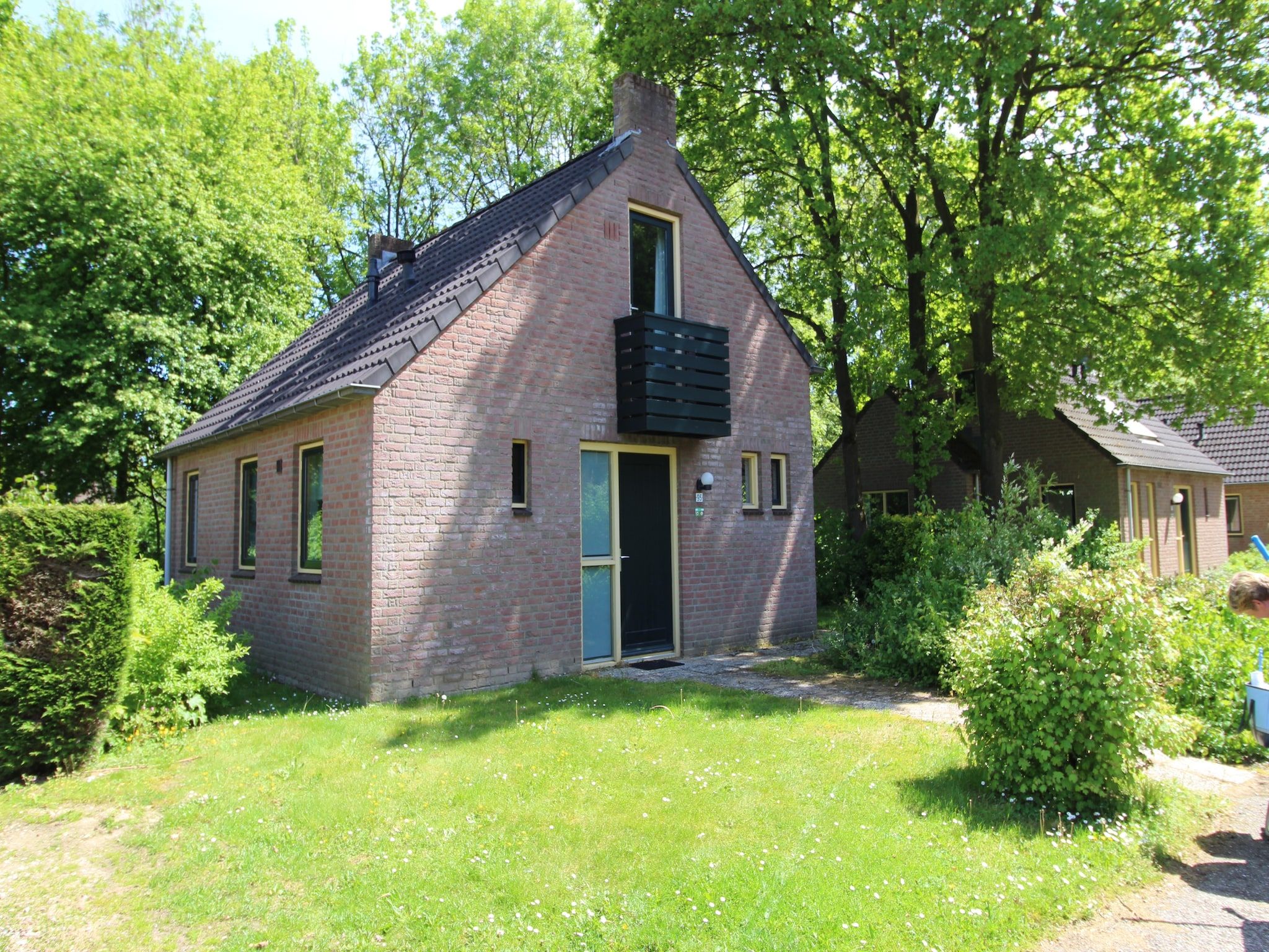 De buitenkant van Vakantiepark 't Broeckhuys 1 in Ewijk