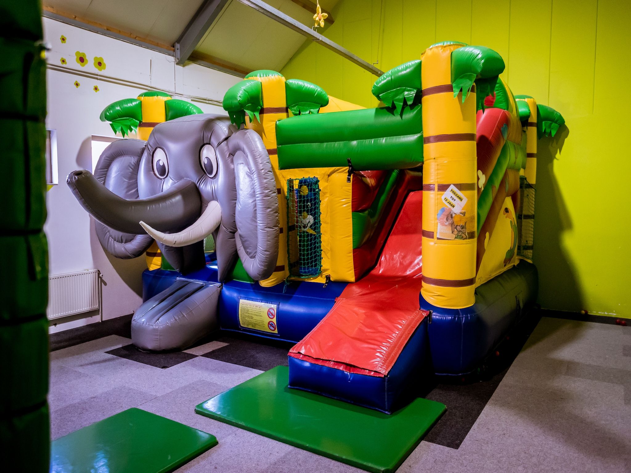 Parkfaciliteiten bij Vakantiepark 't Broeckhuys 1 in Ewijk