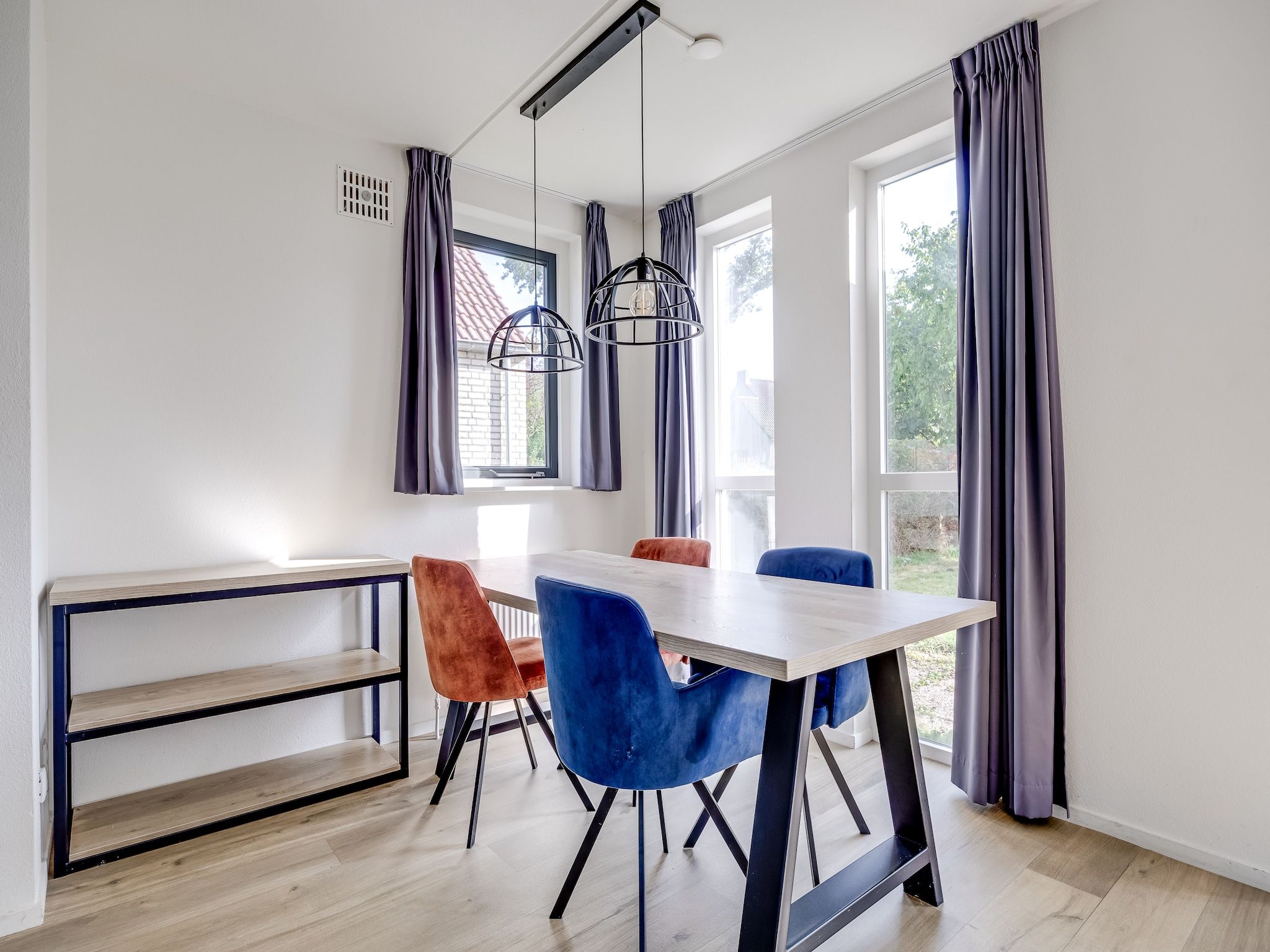 De eetkamer van Vakantiepark 't Broeckhuys 1 in Ewijk