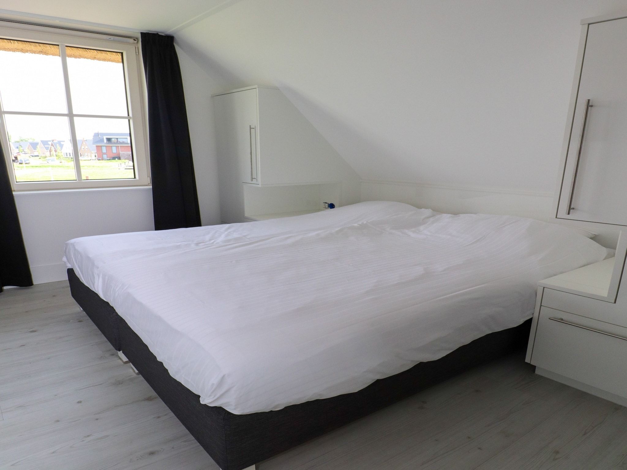 Een slaapkamer van Friese Meren Villa's 20 in Delfstrahuizen