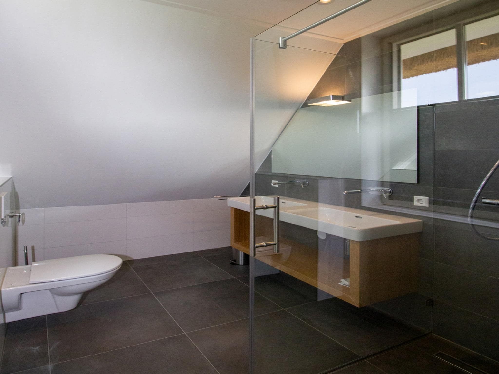 De badkamer van Friese Meren Villa's 20 in Delfstrahuizen