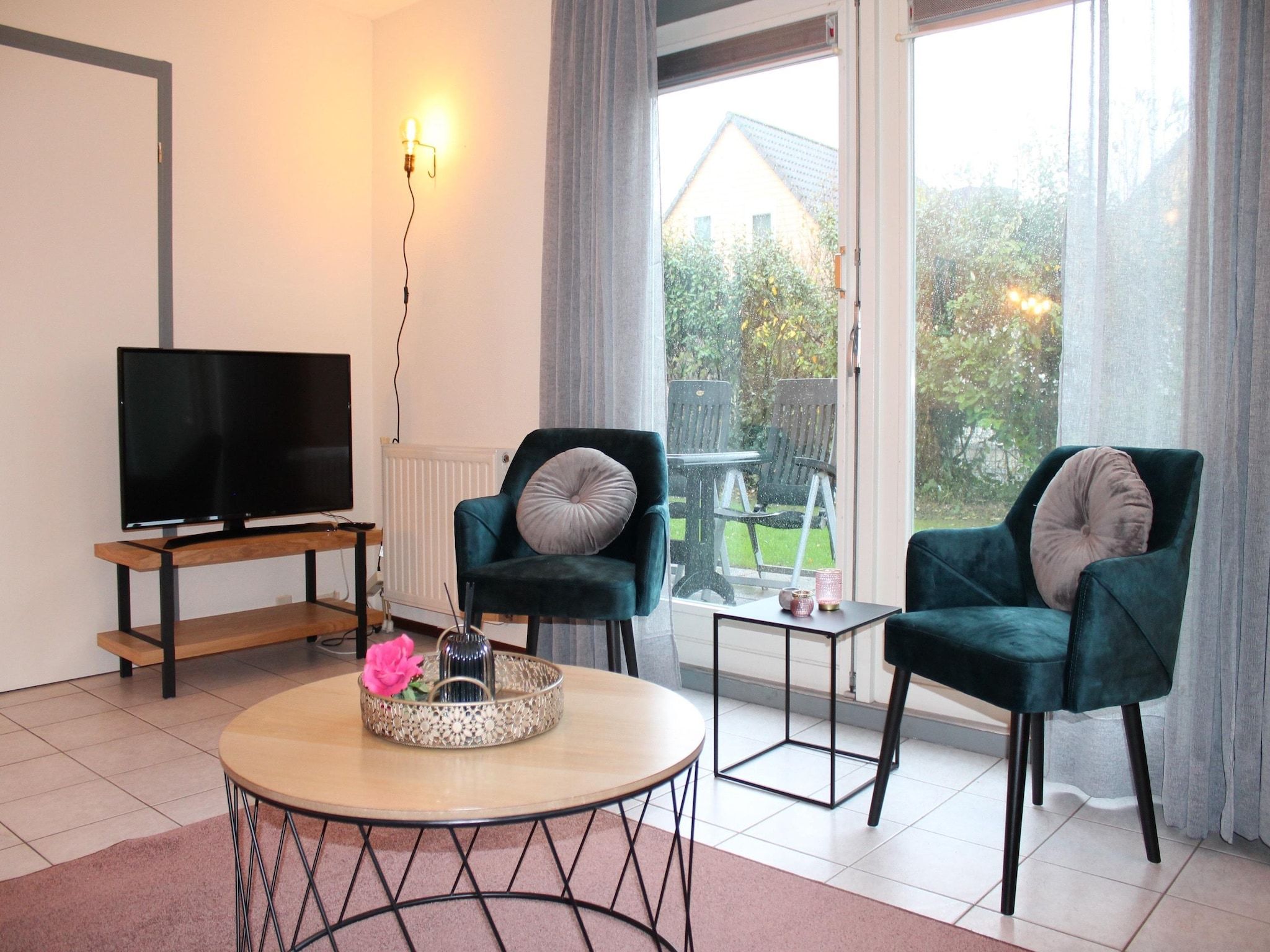 De woonkamer van Villapark De Oesterbaai 111 in Wemeldinge