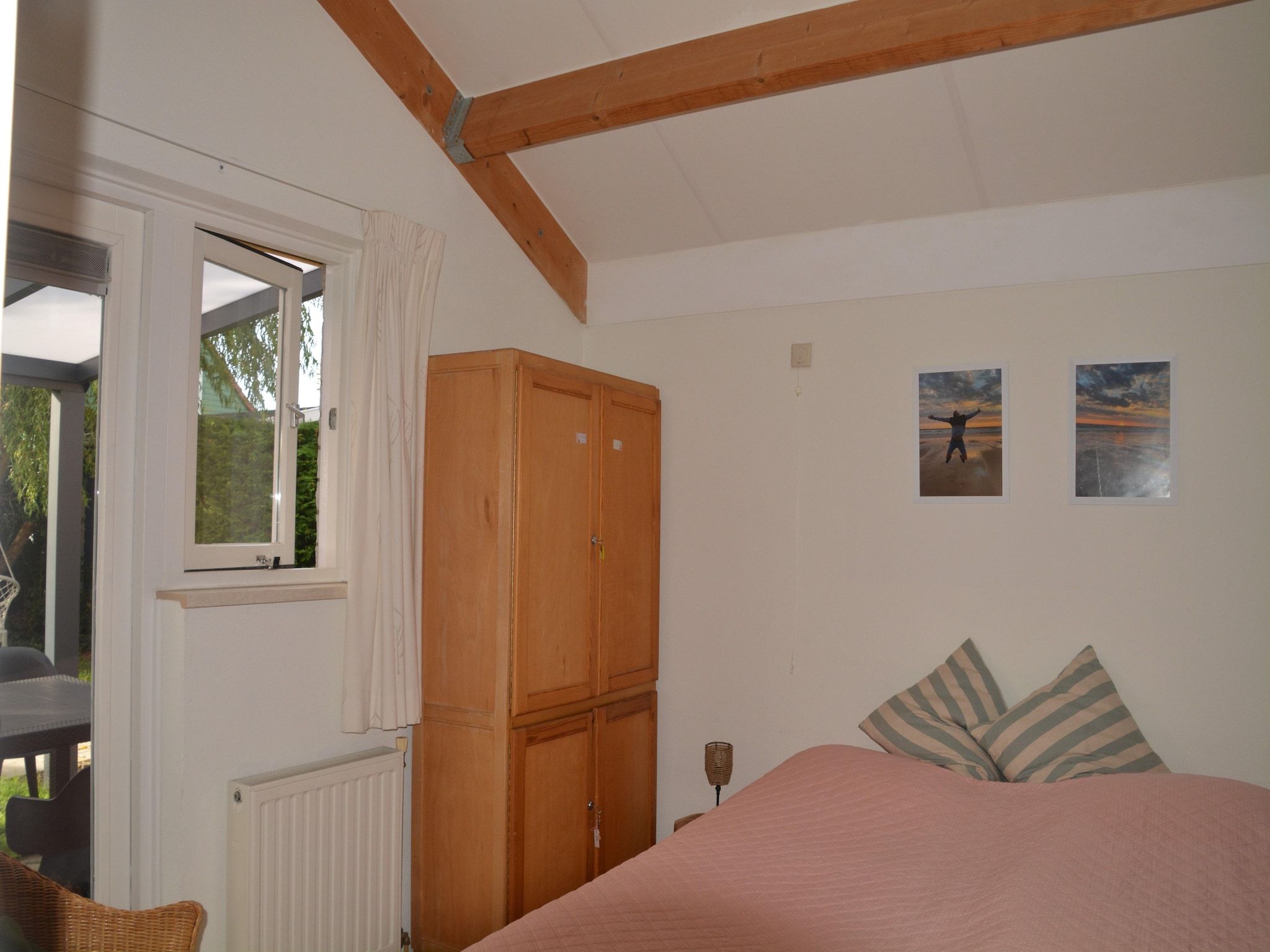 De eetkamer van Villapark De Oesterbaai 110 in Wemeldinge