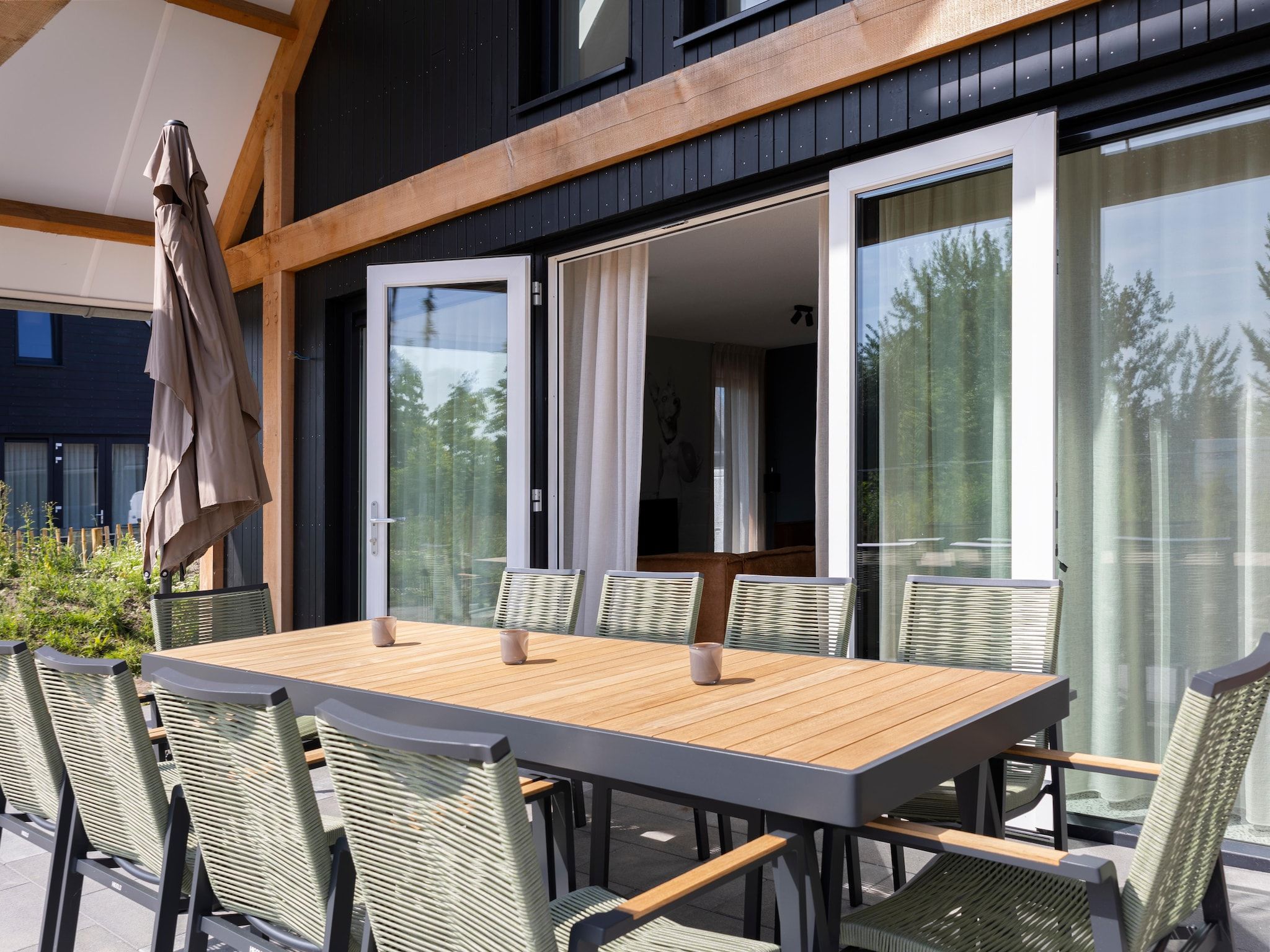 Het terras van Resort Nieuwvliet-Bad 12 in Nieuwvliet