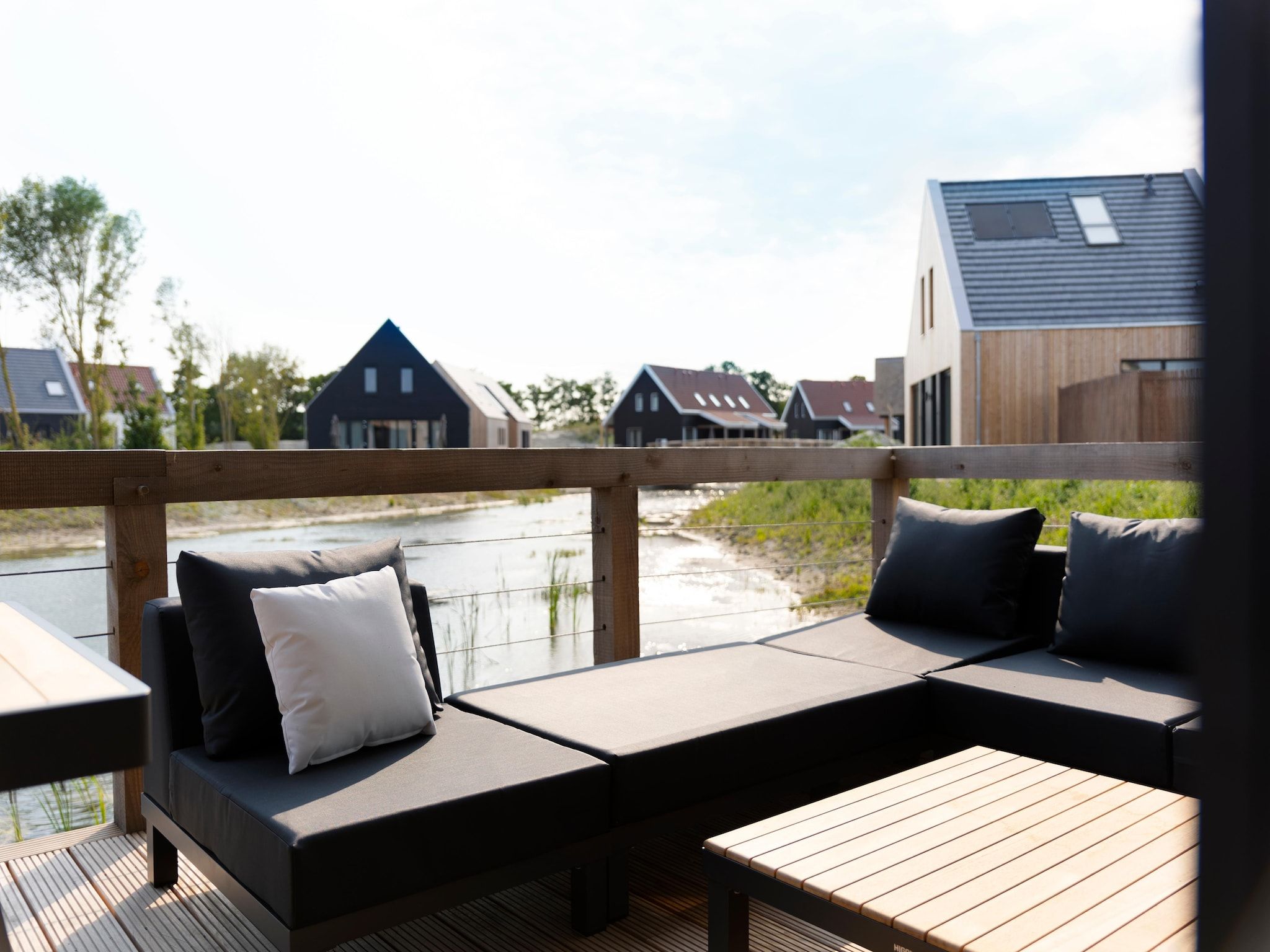 Het terras van Resort Nieuwvliet-Bad 13 in Nieuwvliet