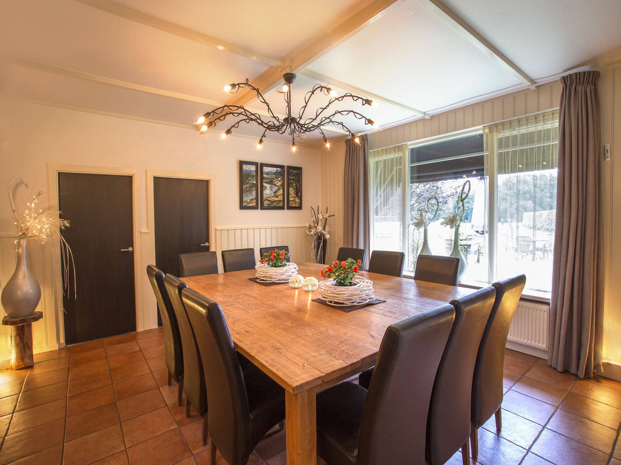 De eetkamer van De Familieboerderij in Losser