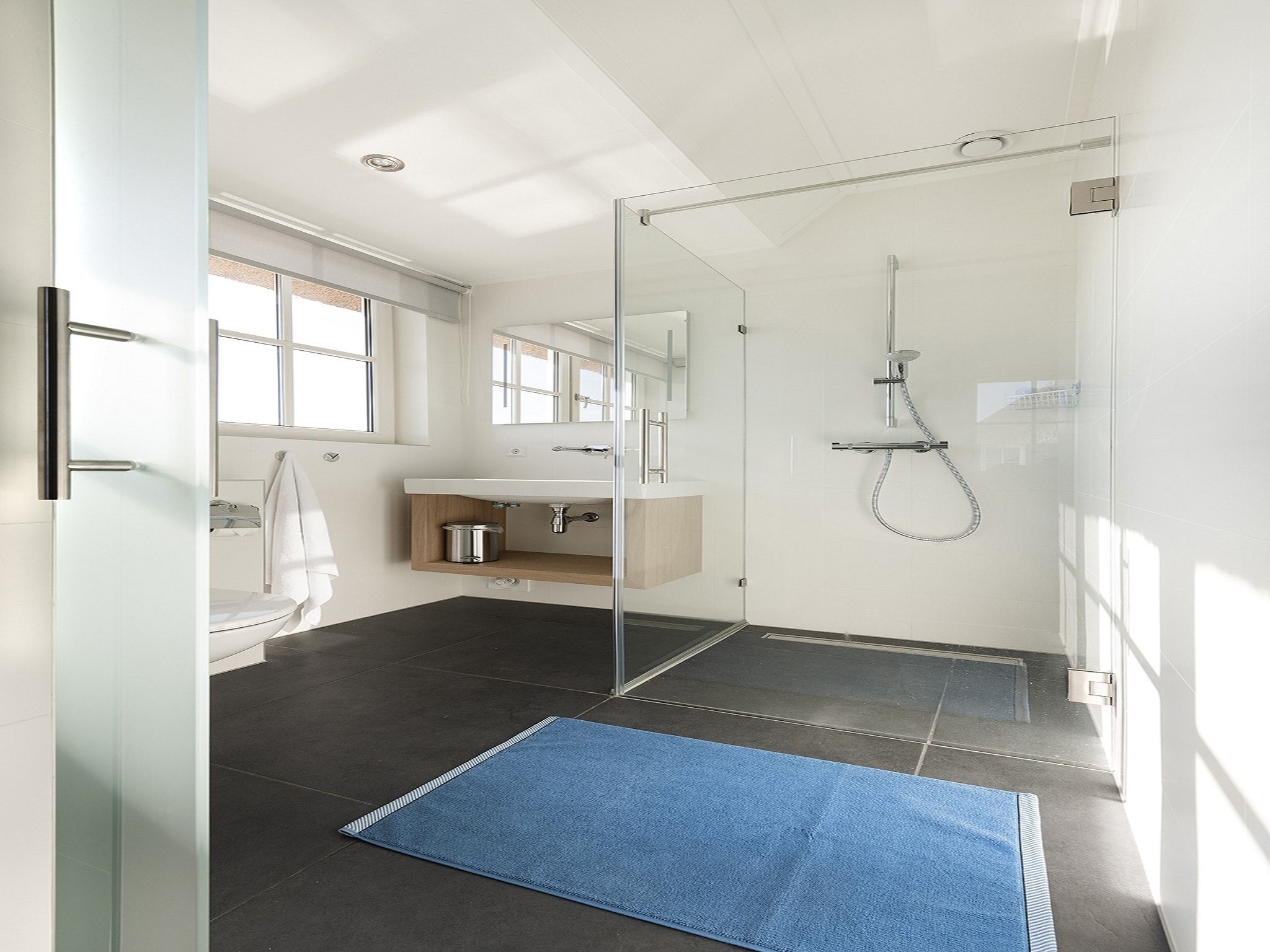 De badkamer van Friese Meren Villa's 22 in Delfstrahuizen