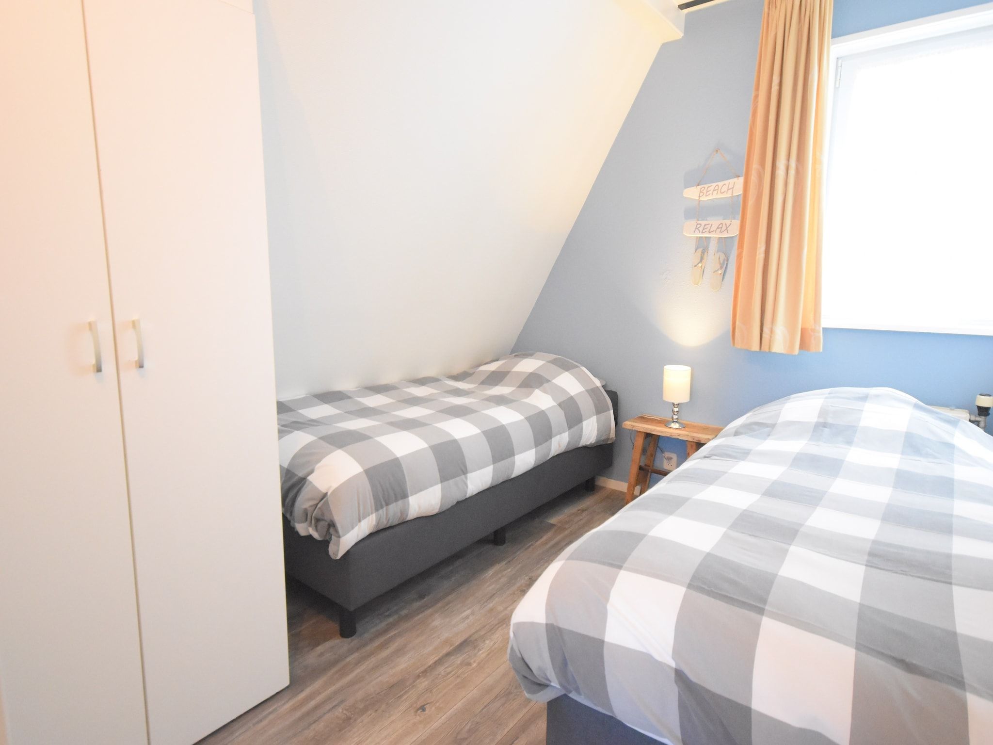 Een slaapkamer van Bungalowpark Campanula 5 in St. Maartenszee