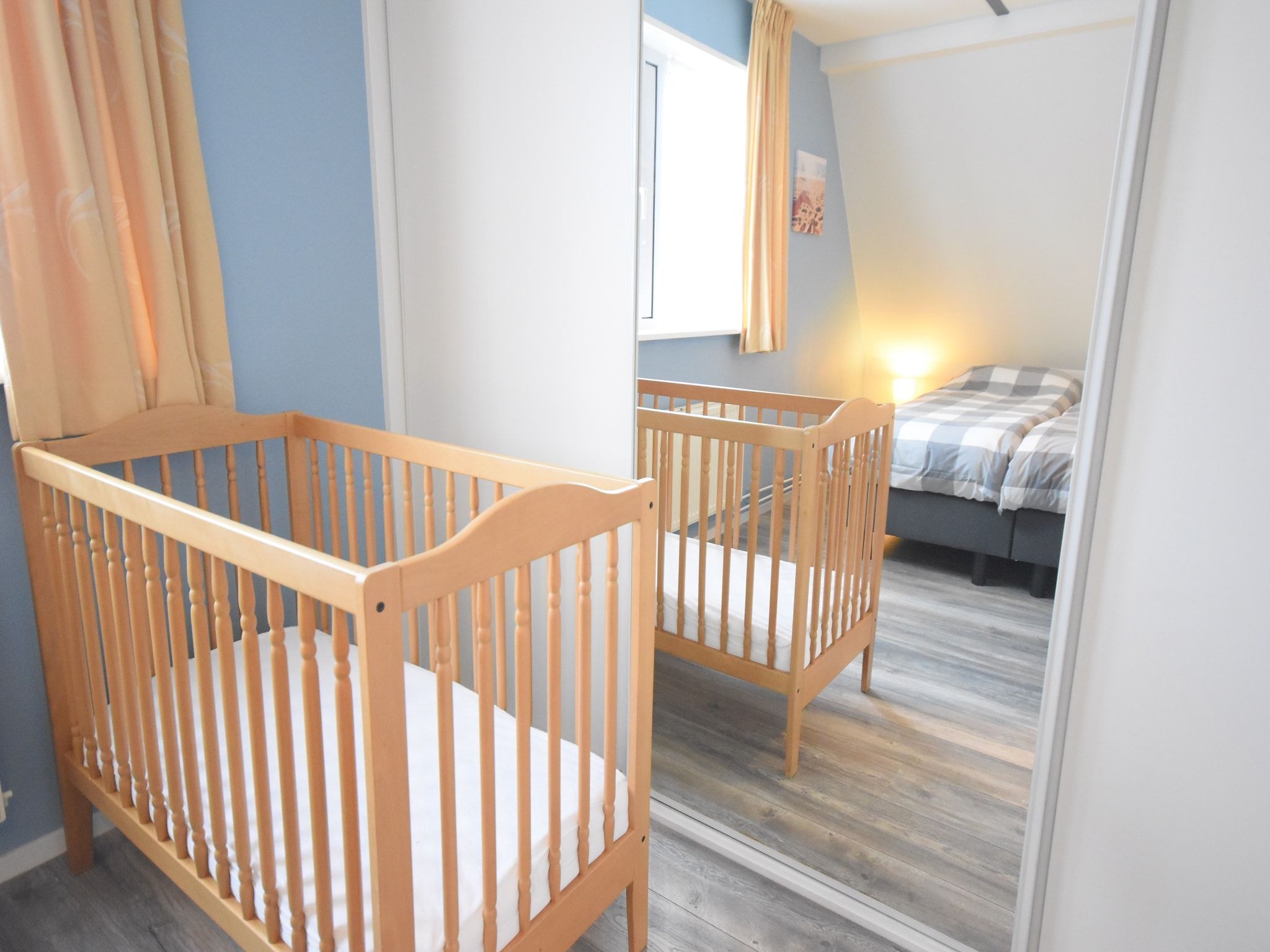 Een slaapkamer van Bungalowpark Campanula 5 in St. Maartenszee