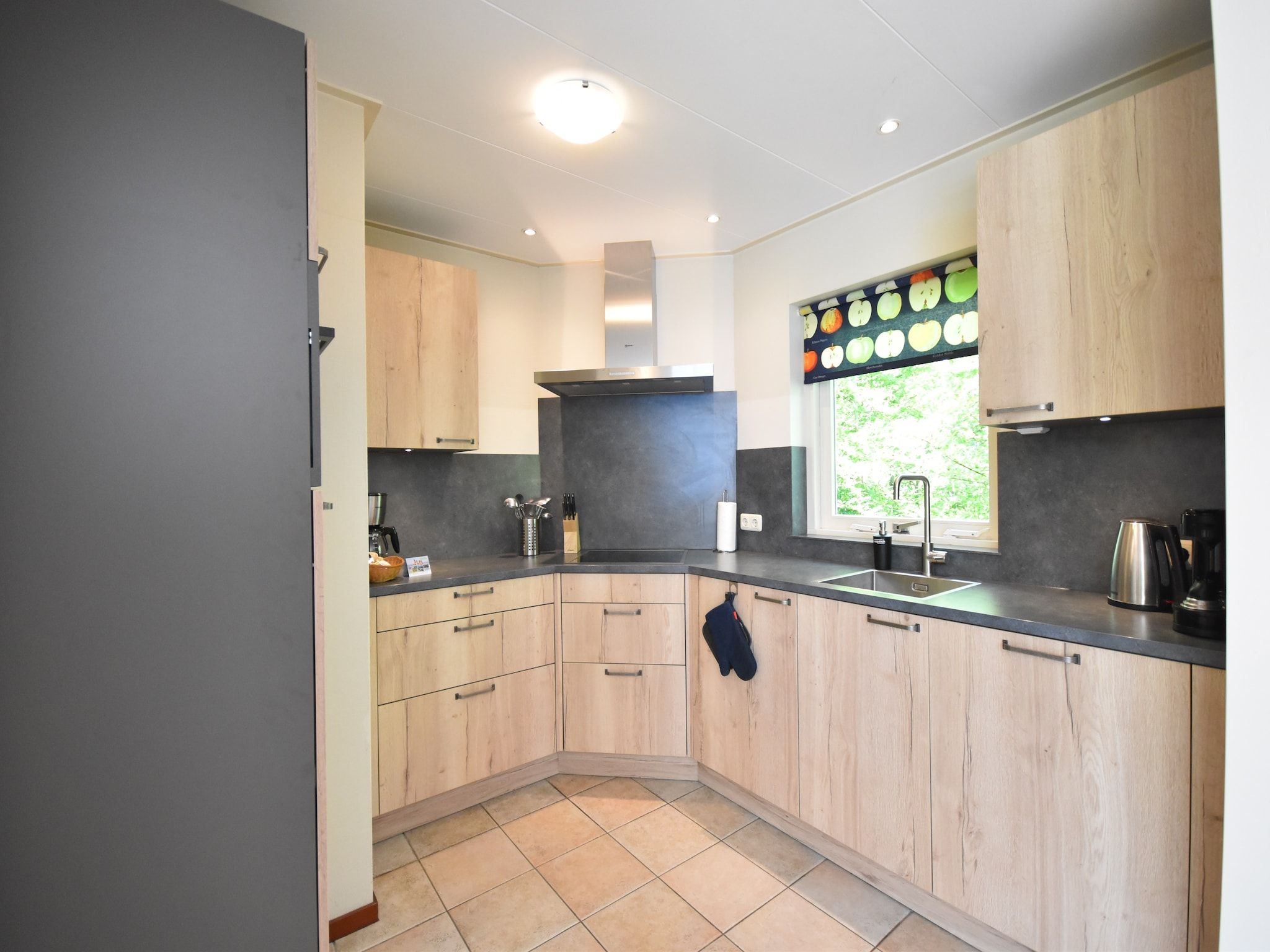 De keuken van Bungalowpark Campanula 7 in St. Maartenszee